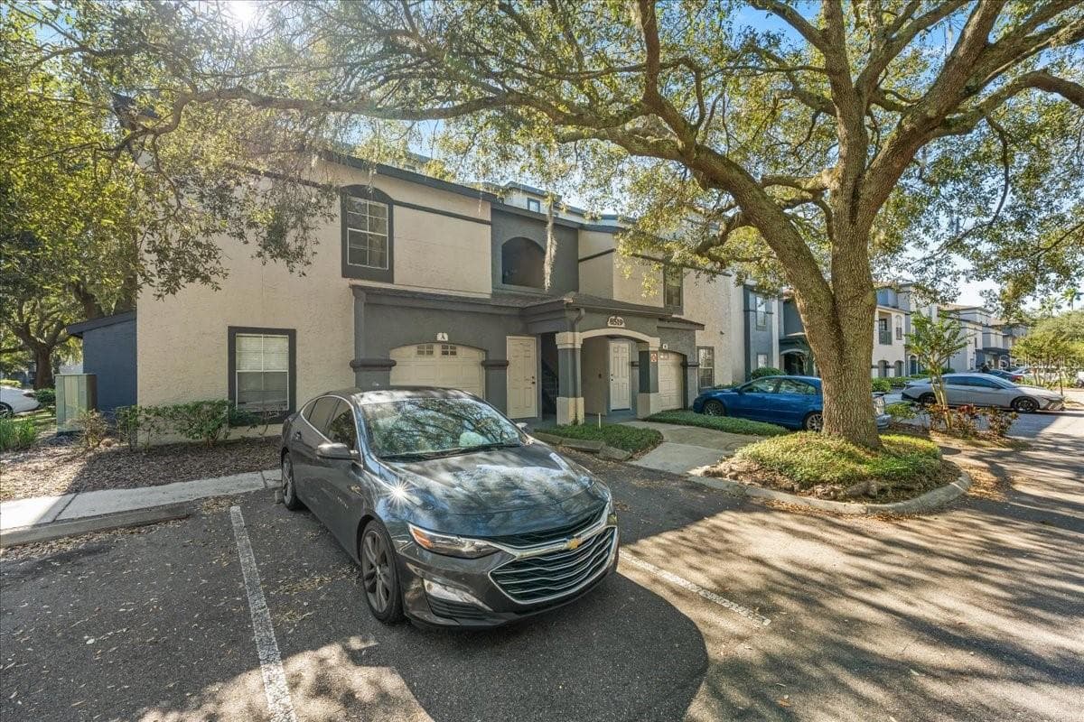 Condo - Hotel at 8519 ISLAND BREEZE LN #101, TEMPLE TERRACE, photo 2 of 10