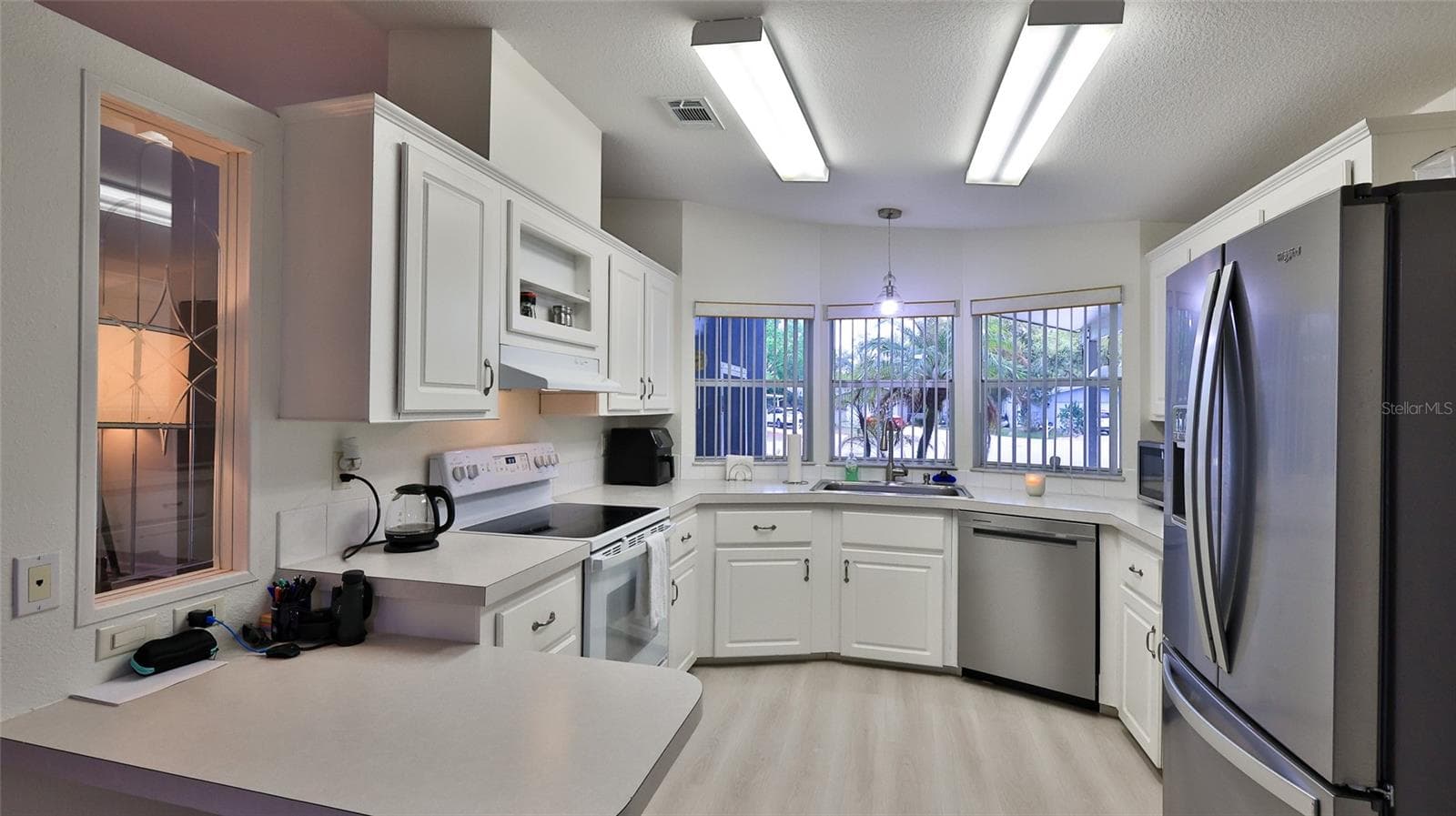 Manufactured Home at 308 OYSTER REEF CT, OAK HILL, photo 6 of 54