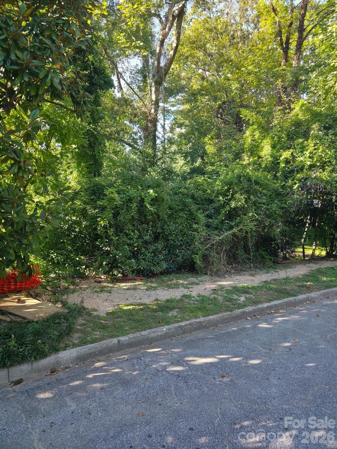 Lot at 0 Walthall Court NW, Atlanta, photo 5 of 11