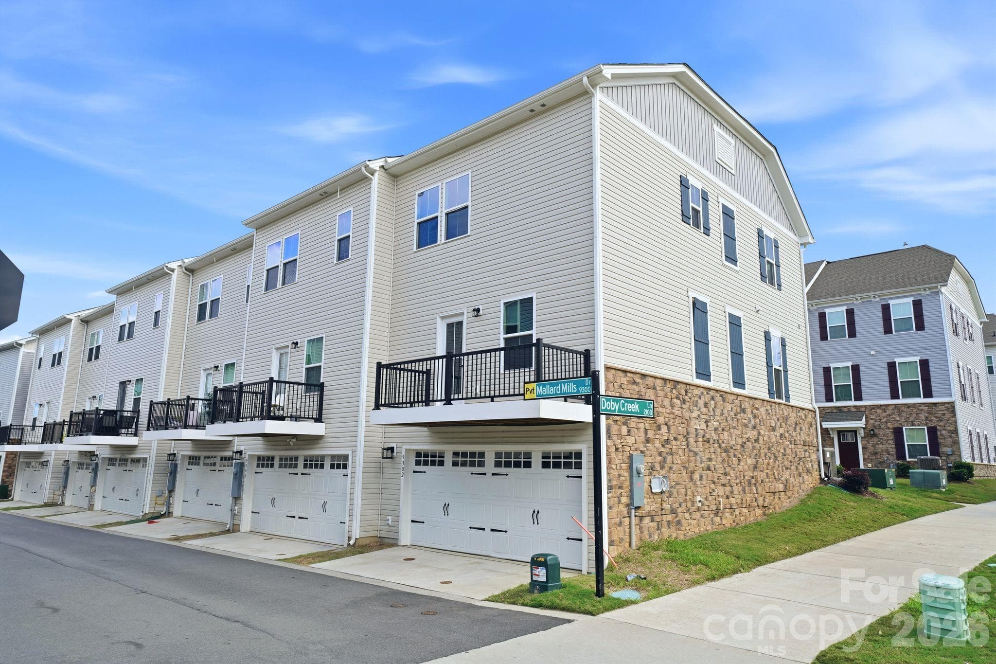 Townhouse at 9302 Mallard Mills Drive, Charlotte, photo 37 of 38