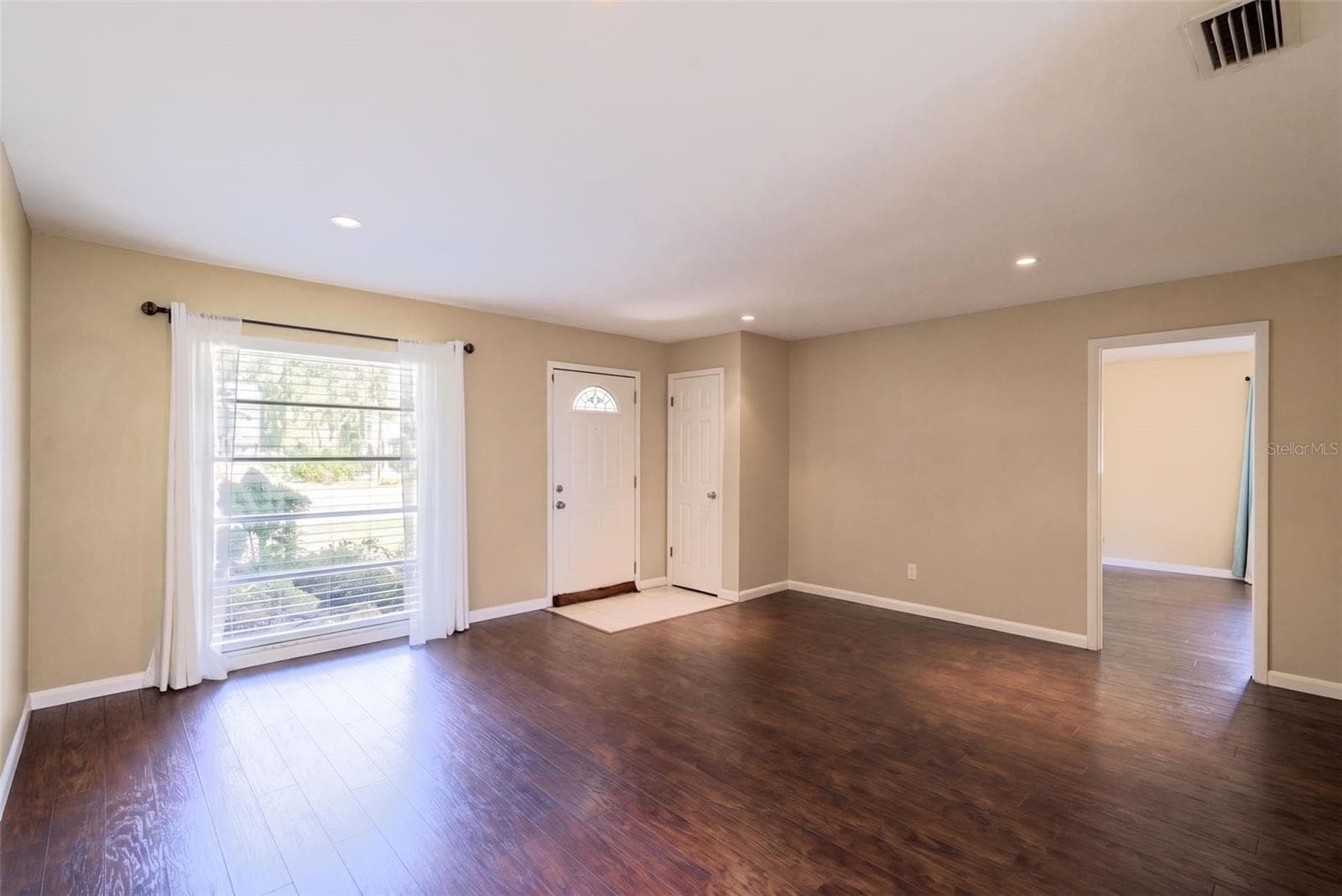 Living Room - 233 EDGEWOOD DR, CLERMONT