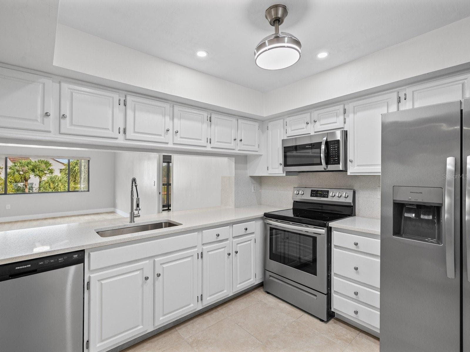 Beautiful updated kitchen - 2593 COUNTRYSIDE BLVD #7304, CLEARWATER