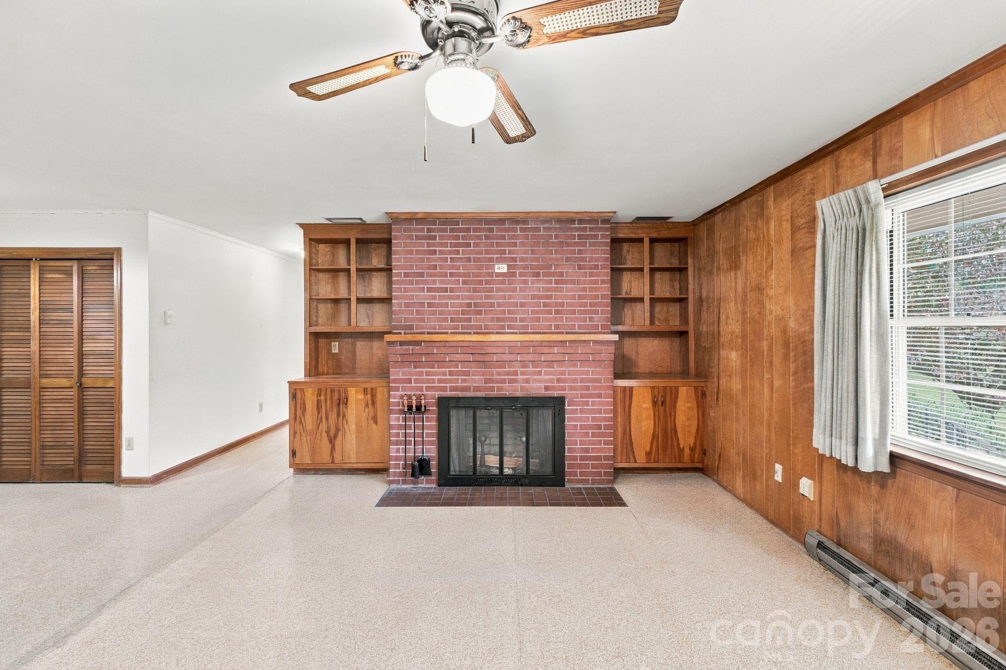 Den with built-ins - 140 Winterlocken Road, Salisbury