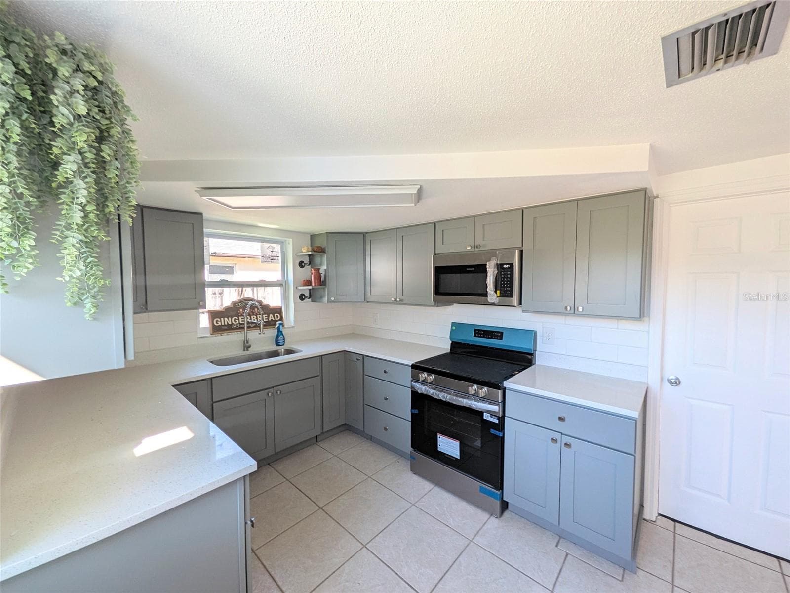 Single Family Residence at 7234 WESTCOTT DR, PORT RICHEY, photo 8 of 24