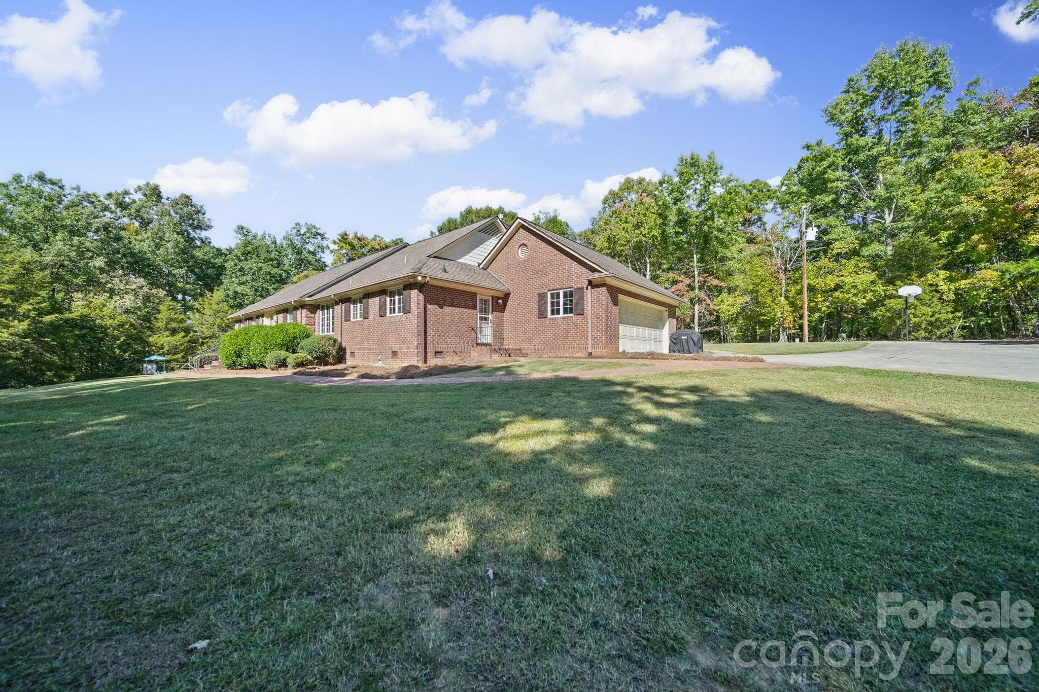 Side load garage - 1500 Lee Lynn Road, Albemarle