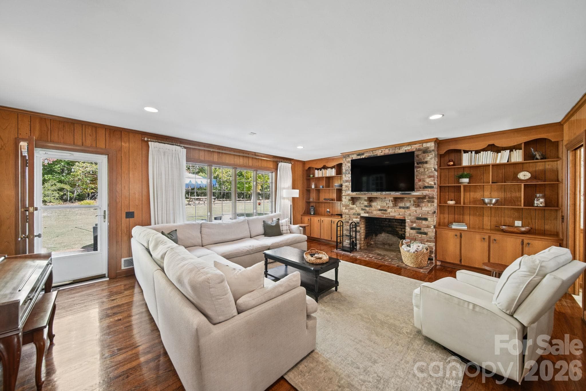 Large den with fireplace - 1500 Lee Lynn Road, Albemarle