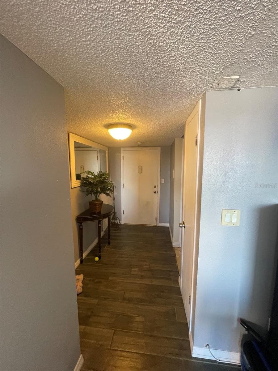 Foyer looking towards front door - 51 ISLAND WAY #1109, CLEARWATER