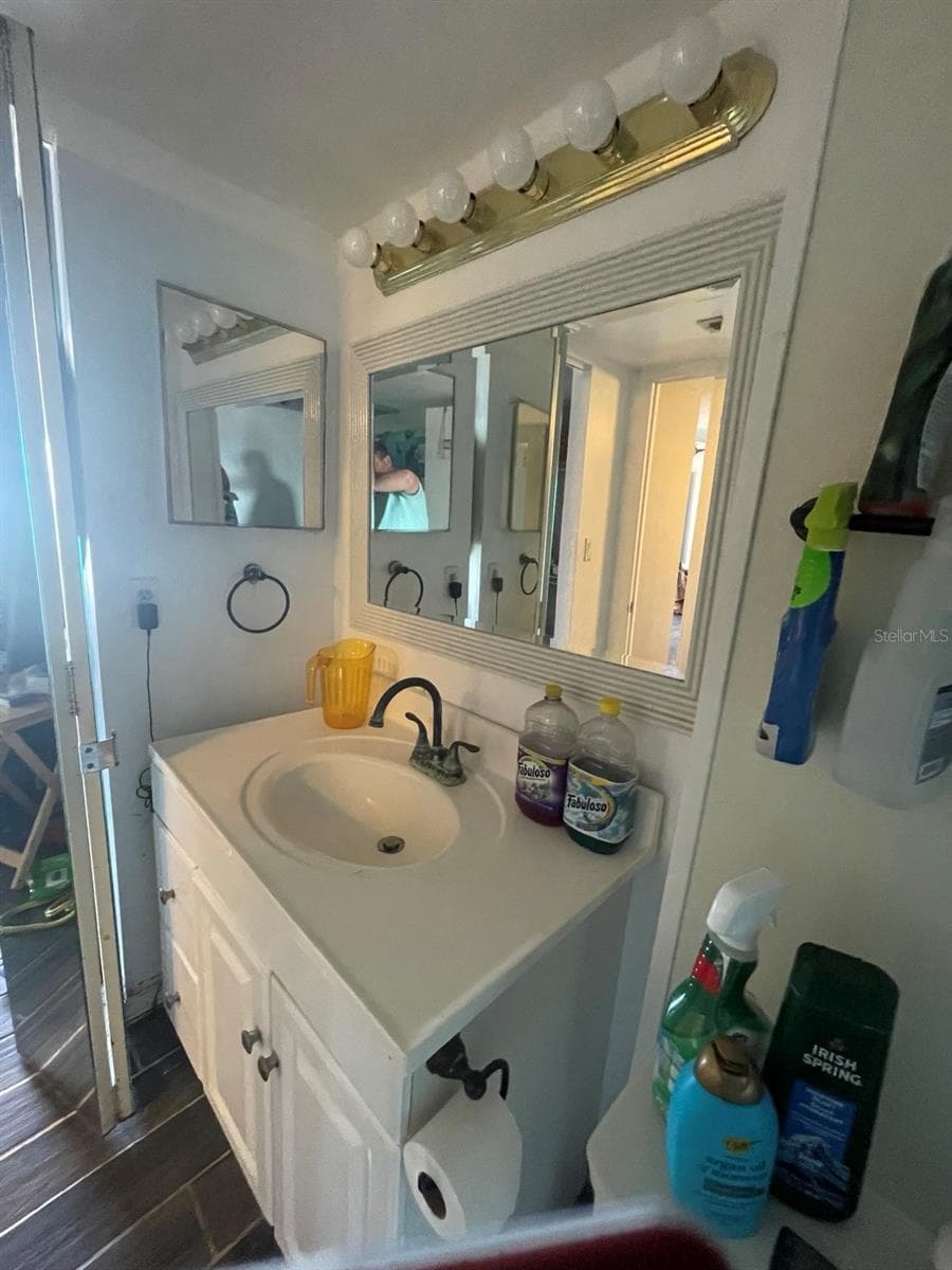 bathroom vanity - 51 ISLAND WAY #1109, CLEARWATER