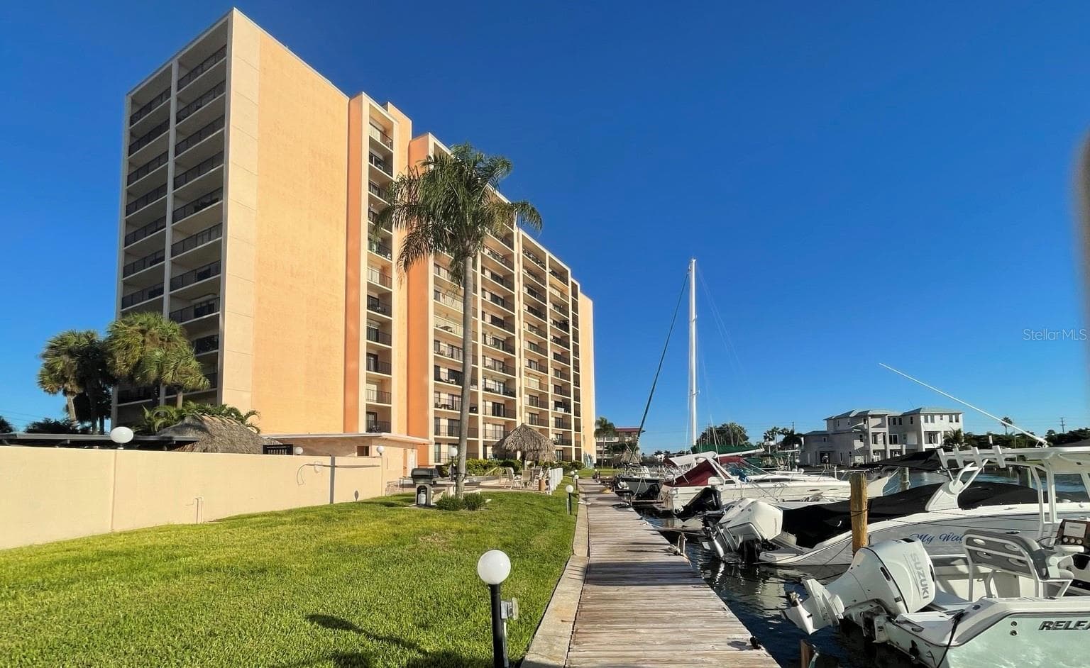 south end view looking north at docks  & the back of the building - 51 ISLAND WAY #1109, CLEARWATER