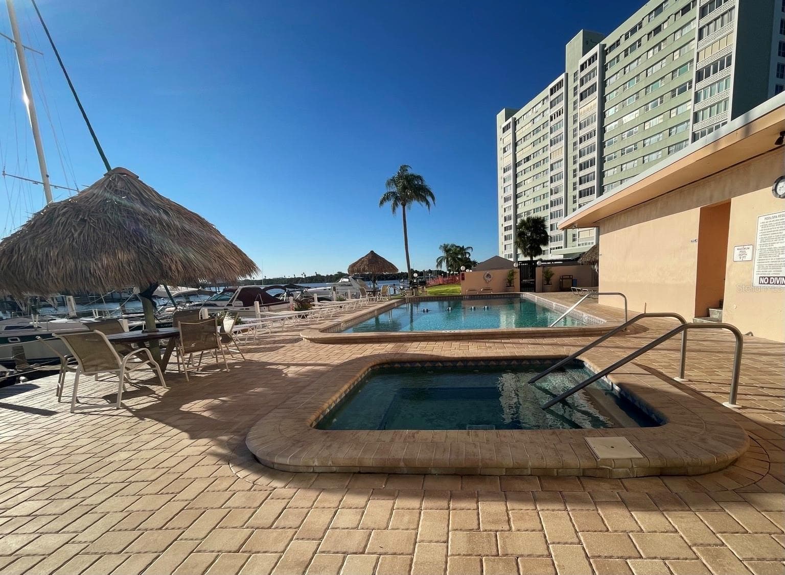Hot tub & pool view looking south - 51 ISLAND WAY #1109, CLEARWATER