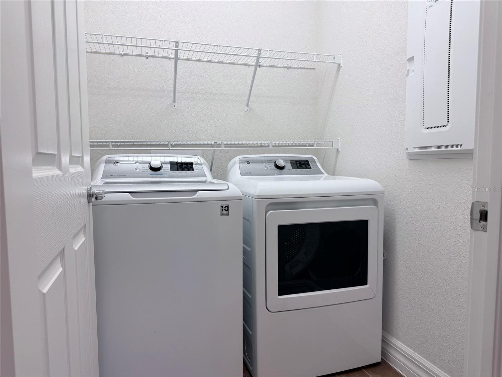 Washer & Dryer included - 19420 SHIP WHEEL WAY, LAND O LAKES