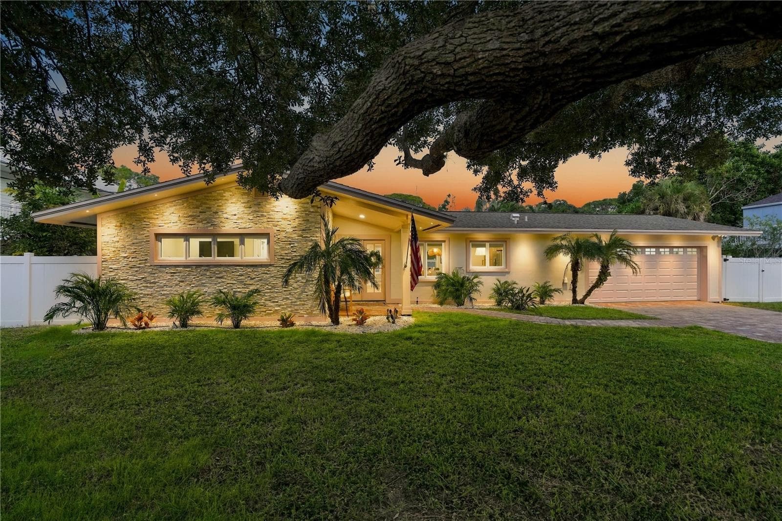 Single Family Residence at 107 PETERSON LN, PALM HARBOR, photo 2 of 39