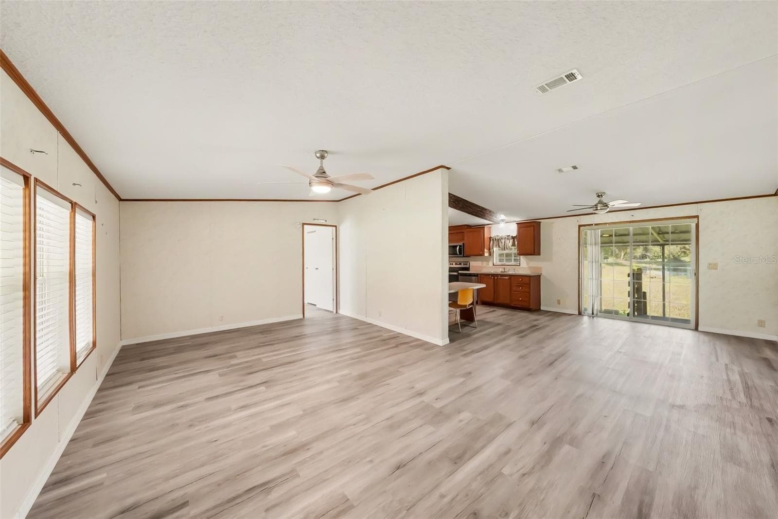 Manufactured Home at 12015 MESSLER RD, GIBSONTON, photo 7 of 37