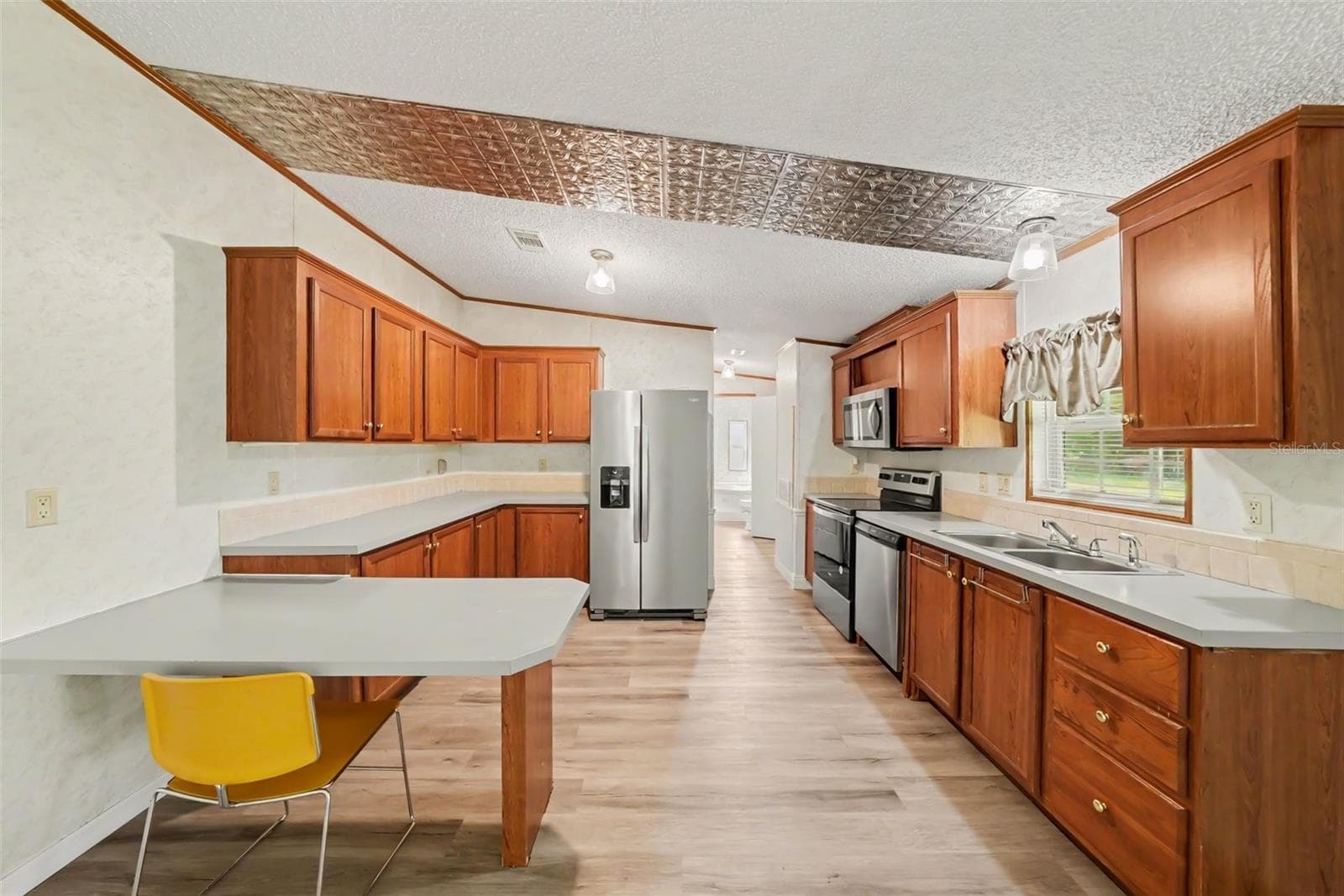 Manufactured Home at 12015 MESSLER RD, GIBSONTON, photo 11 of 37