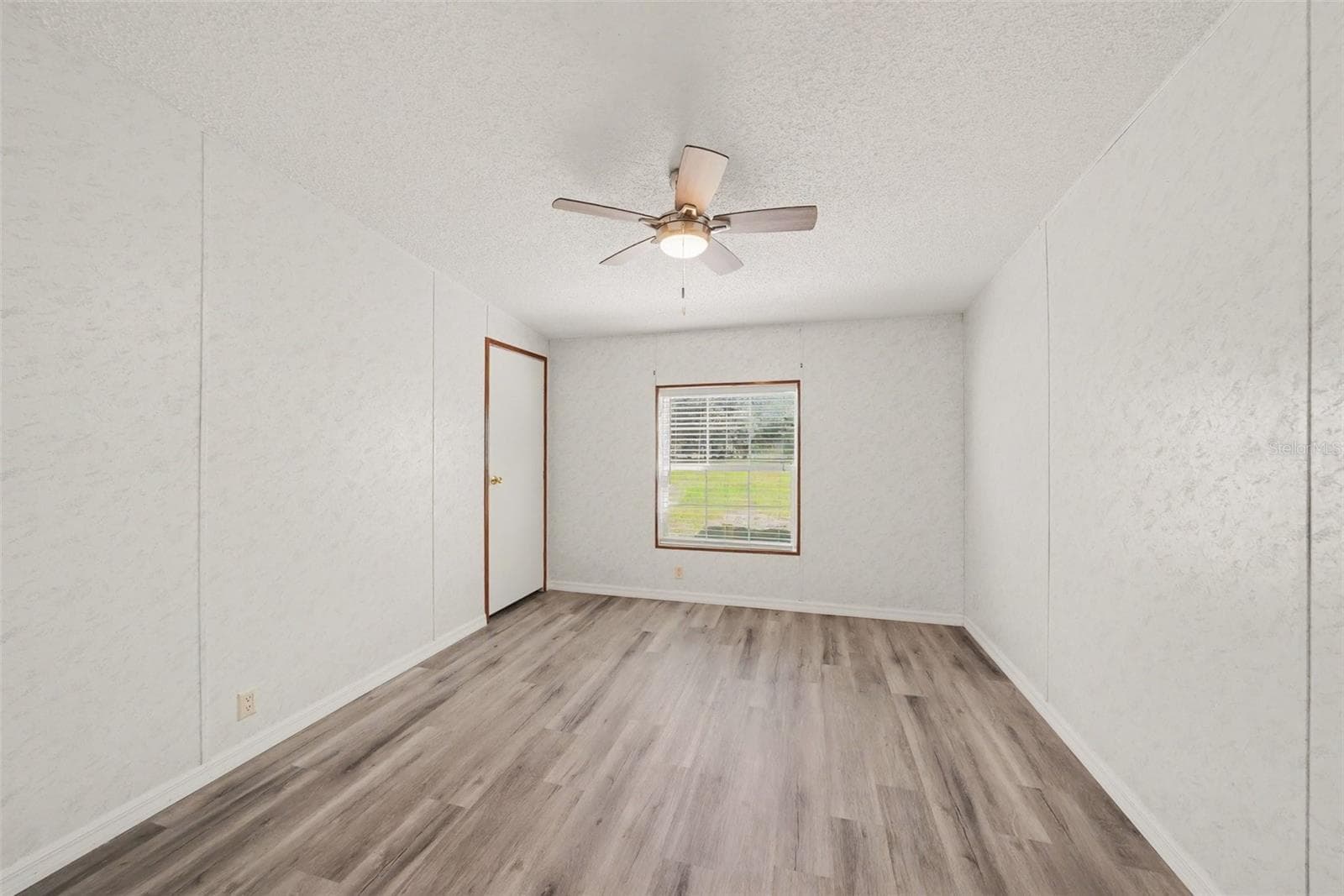 Manufactured Home at 12015 MESSLER RD, GIBSONTON, photo 16 of 37