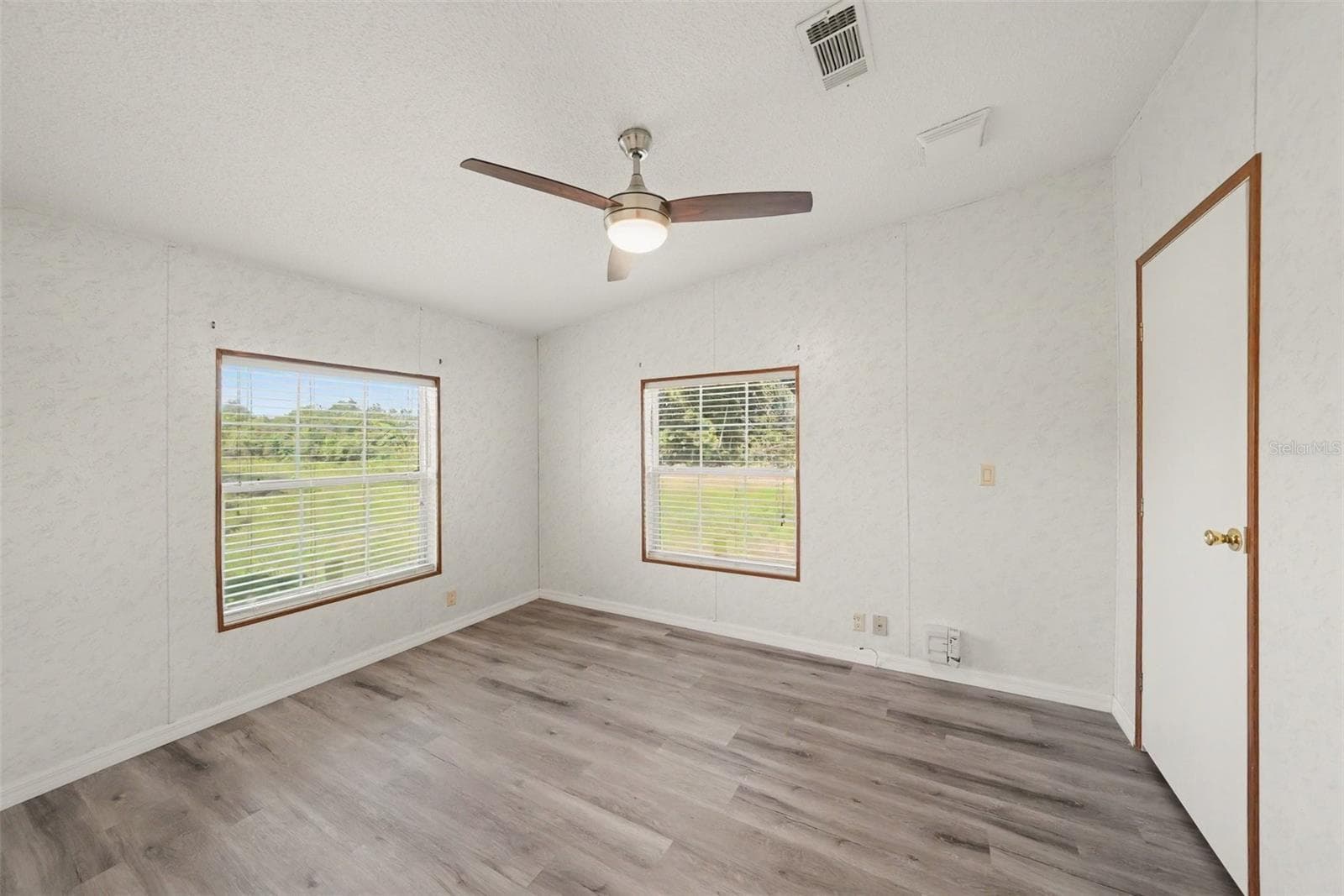 Manufactured Home at 12015 MESSLER RD, GIBSONTON, photo 17 of 37
