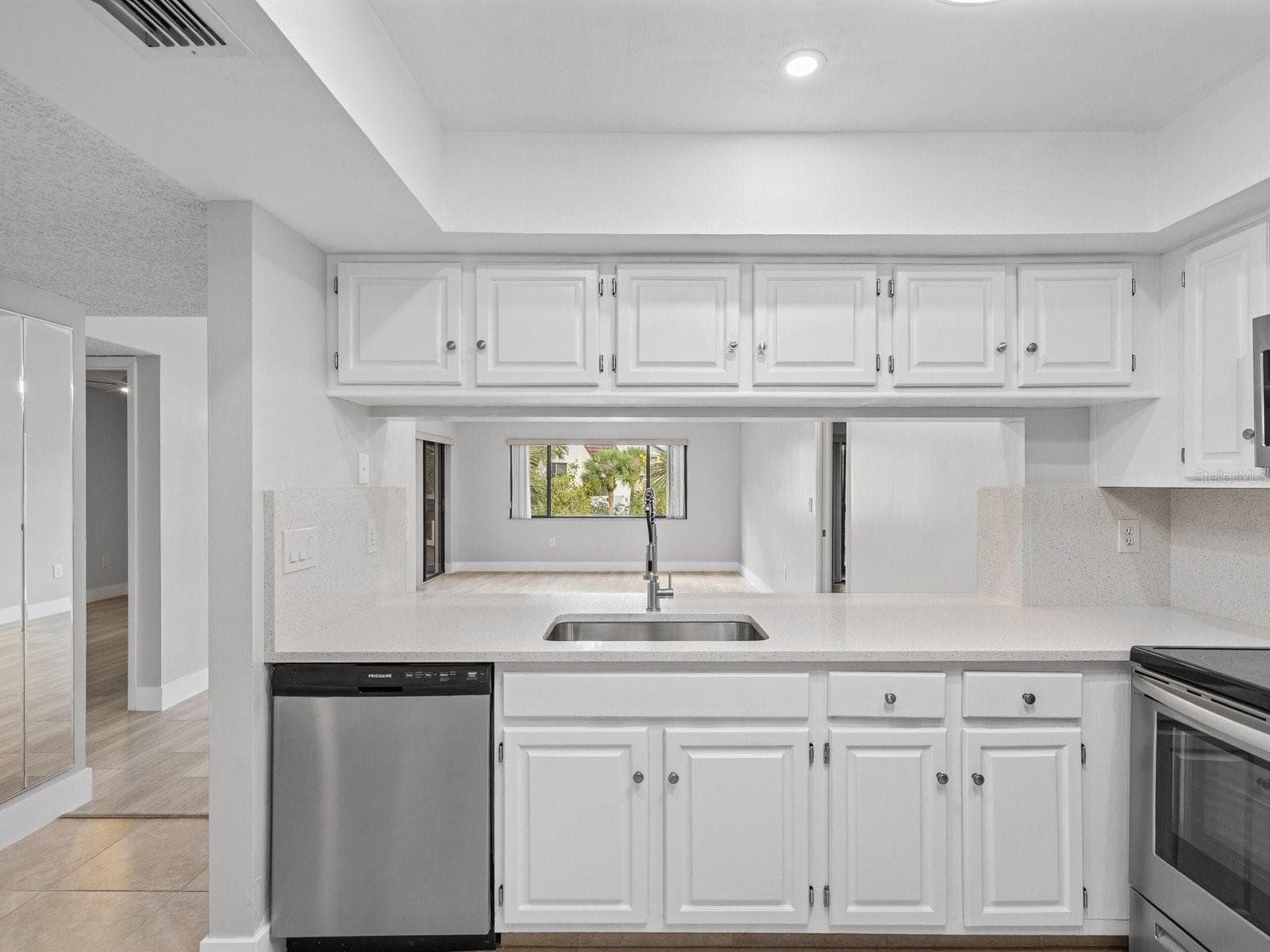 Dishwasher and large counter space - 2593 COUNTRYSIDE BLVD #7304, CLEARWATER