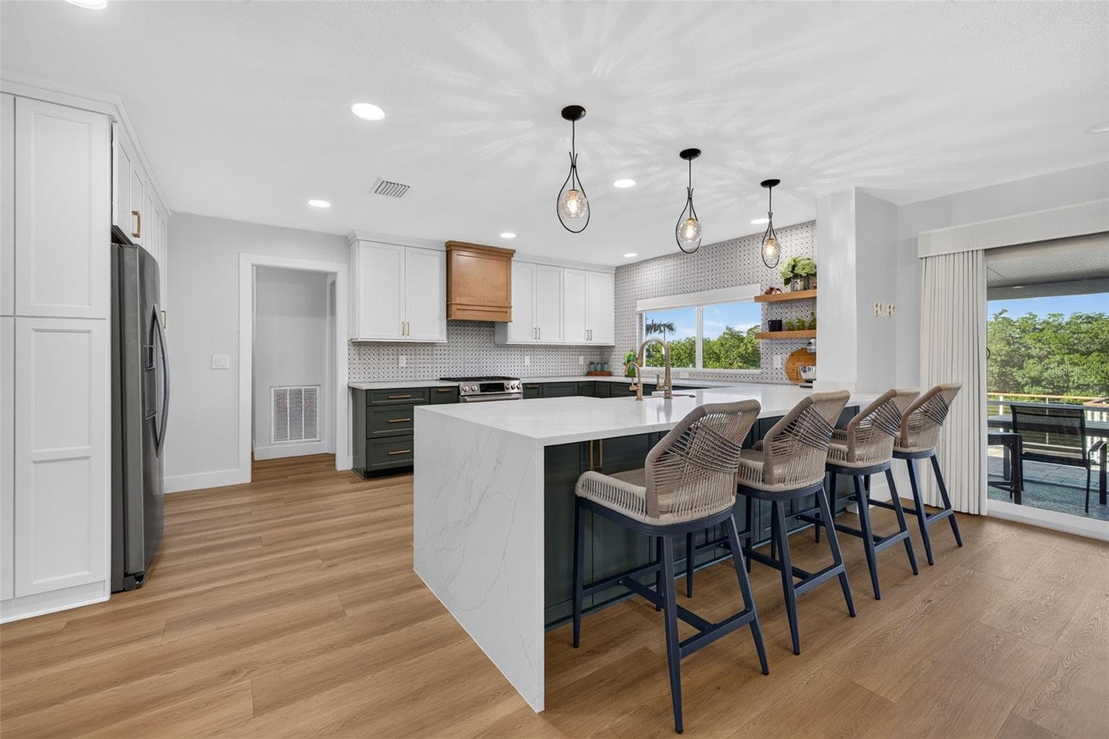 Single Family Residence at 4606 BAY CREST DR, TAMPA, photo 6 of 57