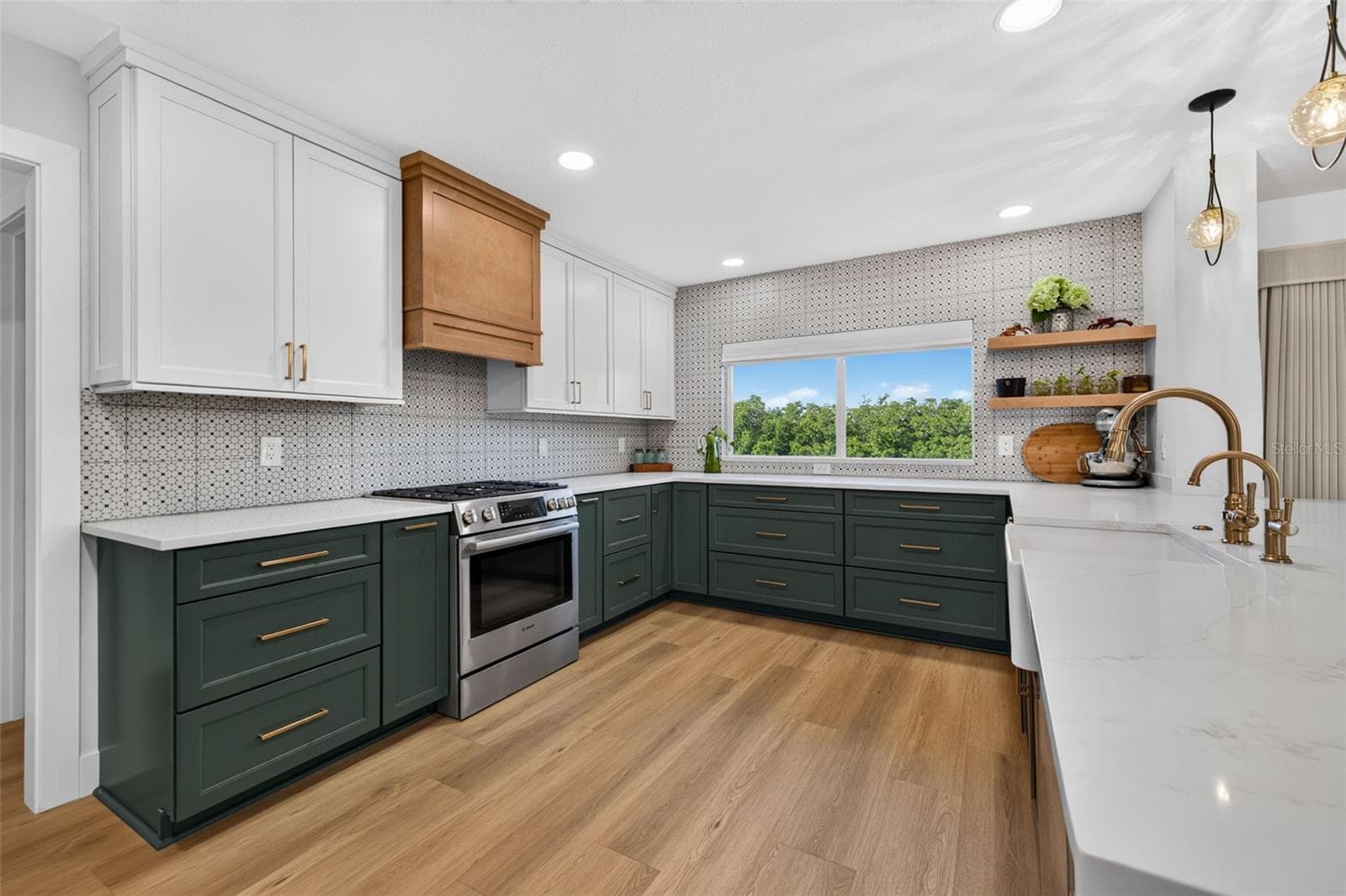 Single Family Residence at 4606 BAY CREST DR, TAMPA, photo 9 of 57