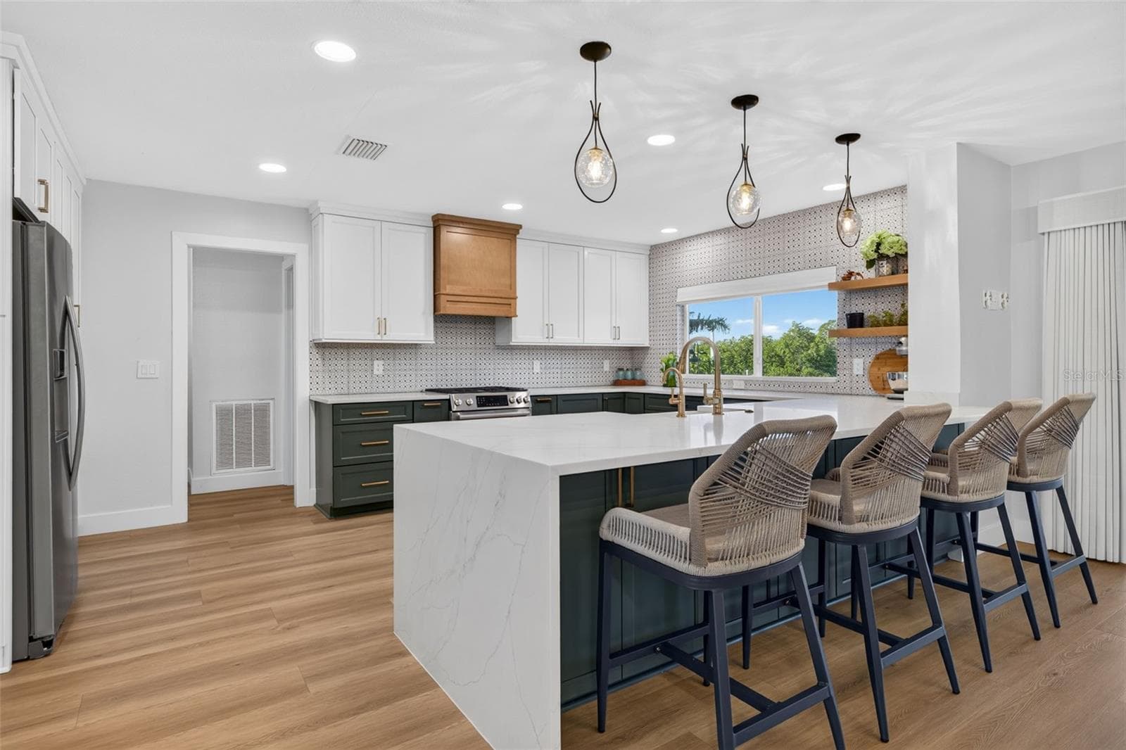 Single Family Residence at 4606 BAY CREST DR, TAMPA, photo 14 of 57
