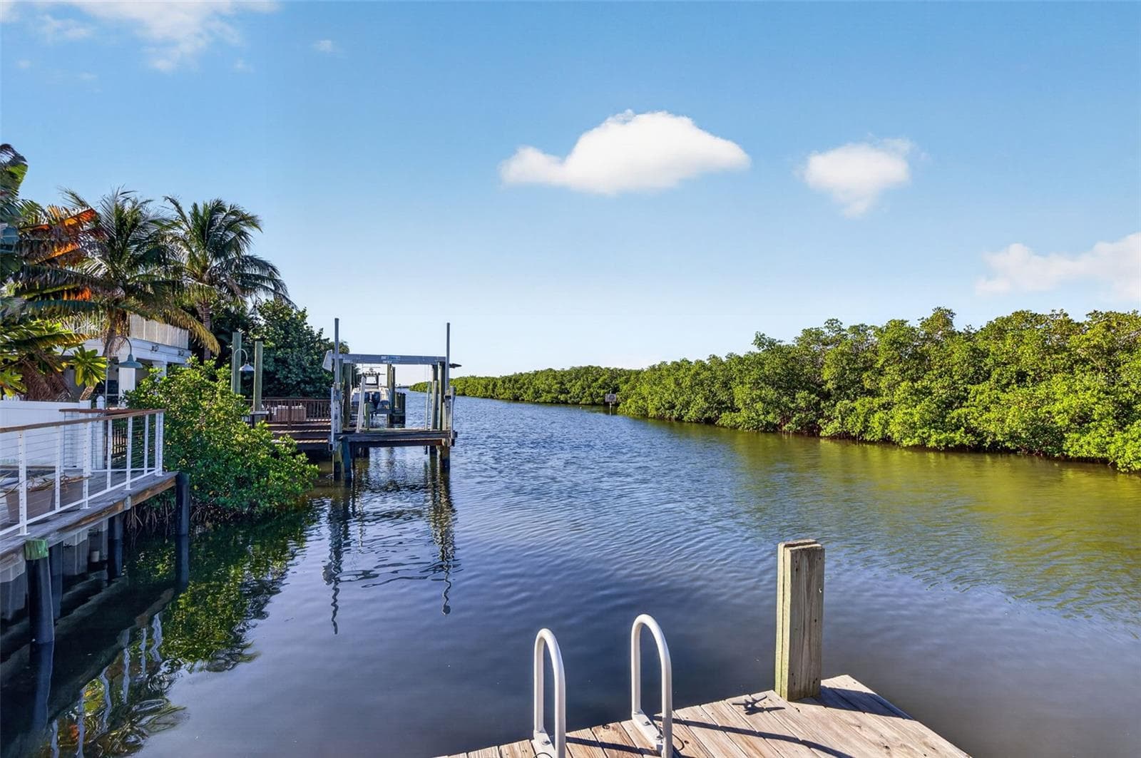 Single Family Residence at 4606 BAY CREST DR, TAMPA, photo 49 of 57