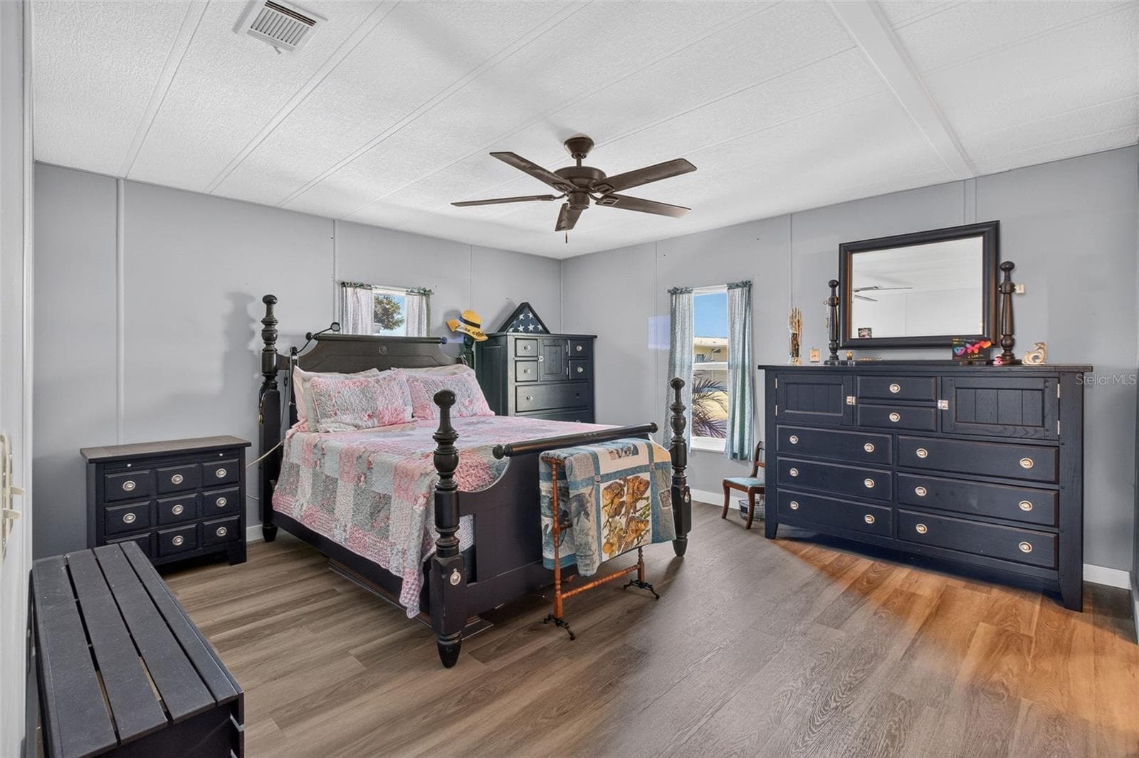 Primary bedroom facing street - 176 CLUBVIEW DR #3, SAFETY HARBOR