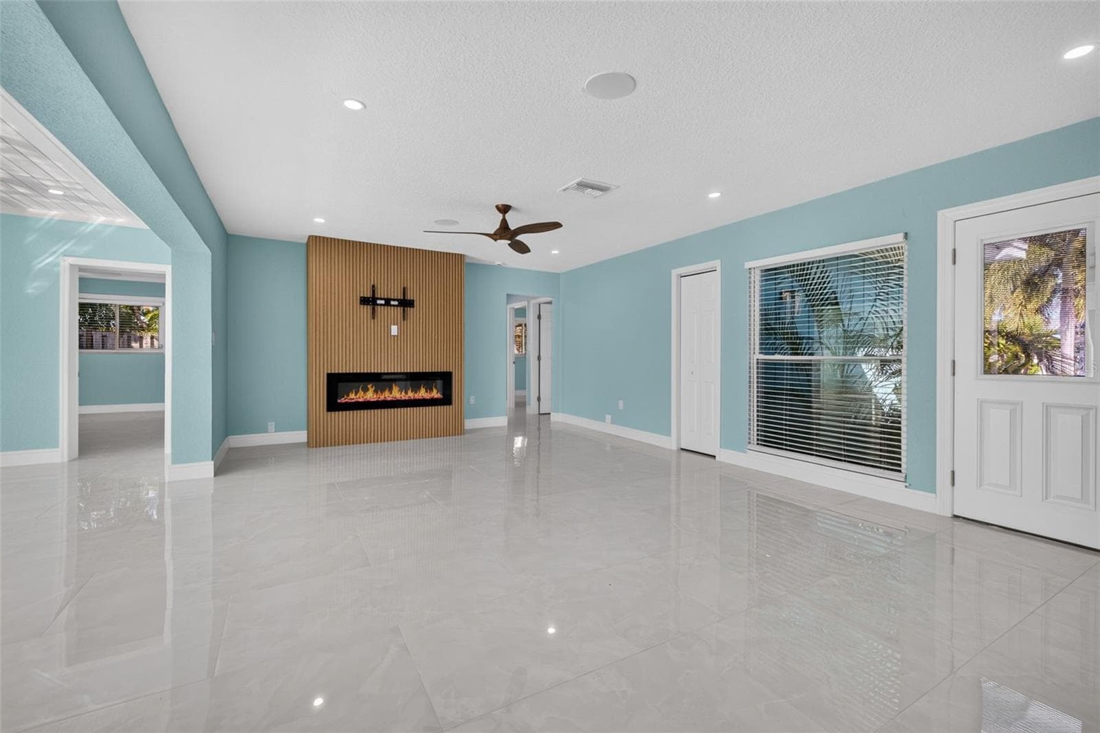 Single Family Residence at 4643 BAY CREST DR, TAMPA, photo 11 of 49