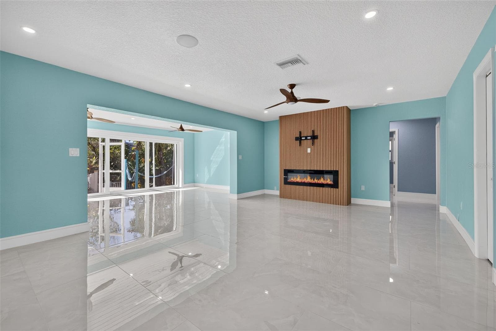 Single Family Residence at 4643 BAY CREST DR, TAMPA, photo 12 of 49