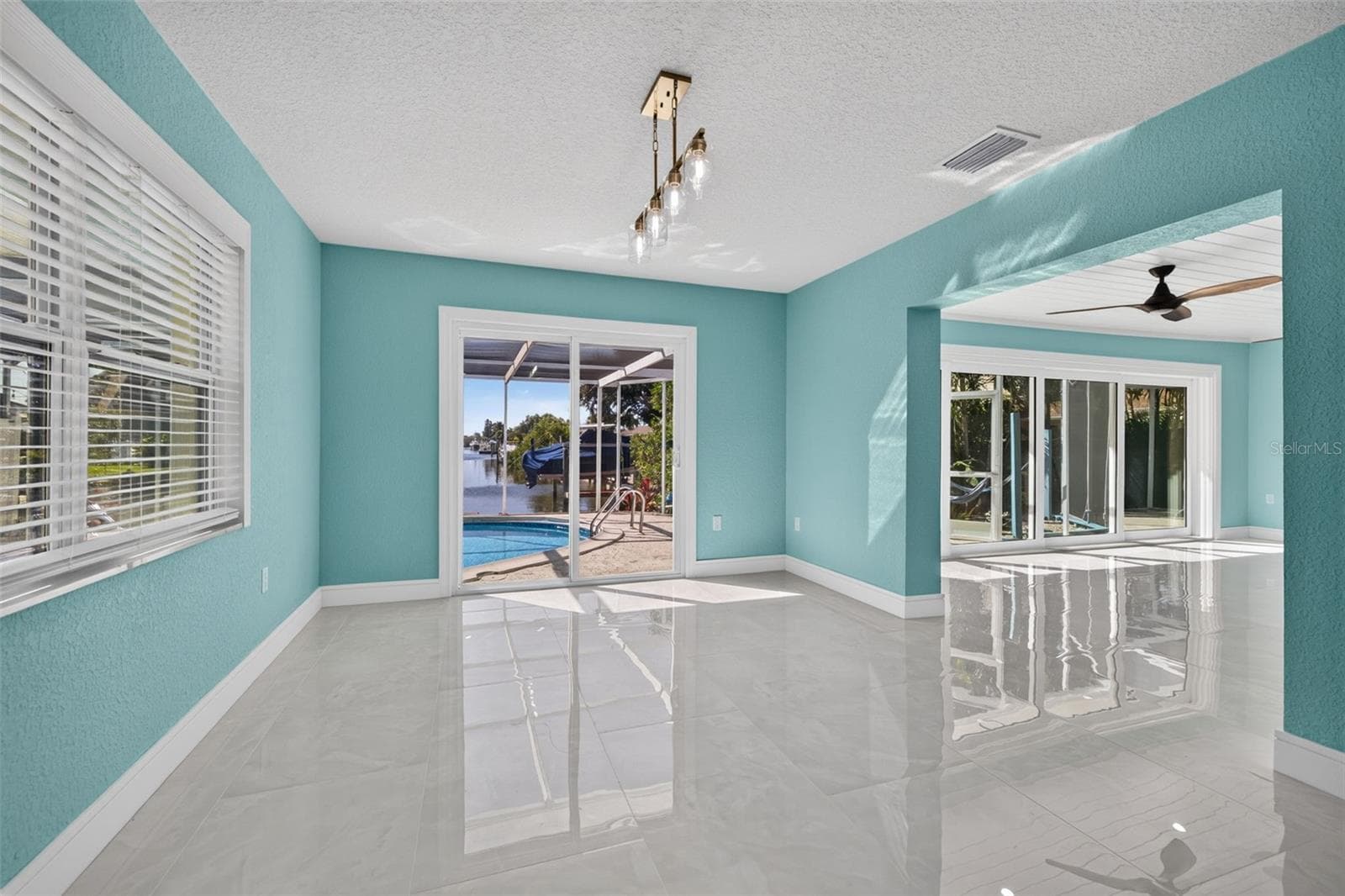 Single Family Residence at 4643 BAY CREST DR, TAMPA, photo 14 of 49
