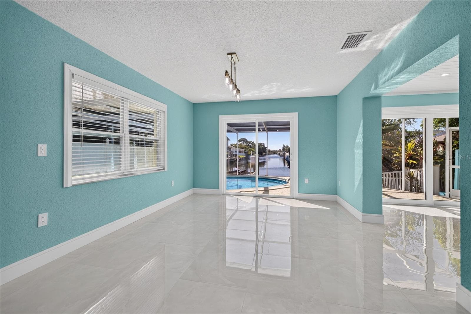 Single Family Residence at 4643 BAY CREST DR, TAMPA, photo 15 of 49