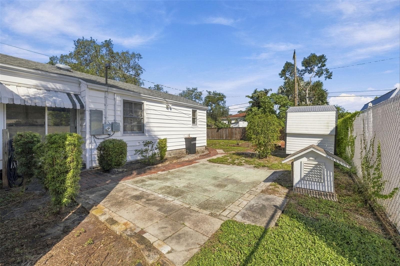 East side of home to Backyard - 3817 W NORTH A ST, TAMPA