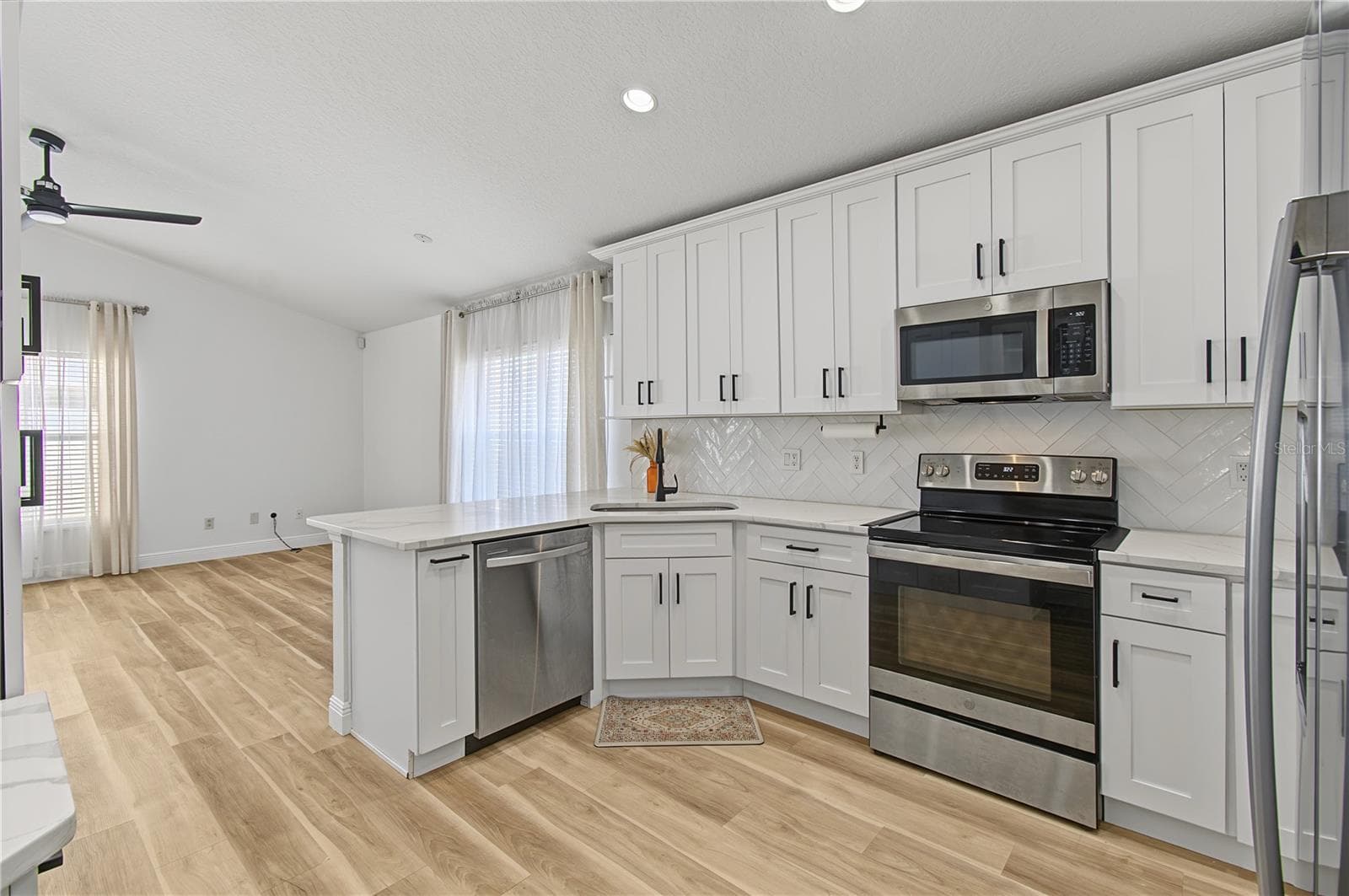 Single Family Residence at 3109 HERITAGE PARK WAY, ORLANDO, photo 7 of 44