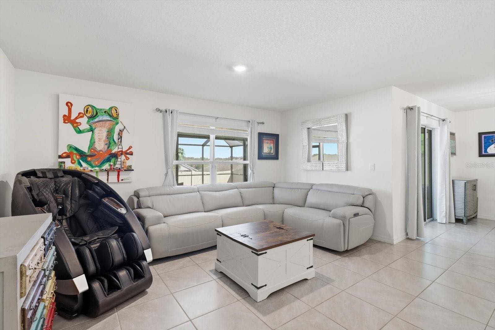Single Family Residence at 315 W FAIRWAYS VIEW DR, BEVERLY HILLS, photo 14 of 49