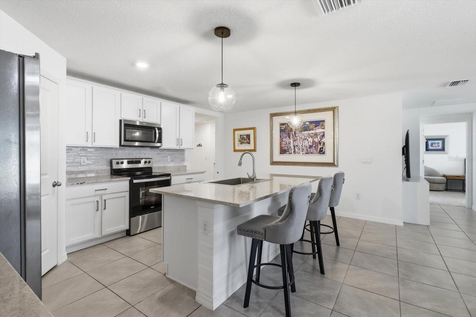 Single Family Residence at 315 W FAIRWAYS VIEW DR, BEVERLY HILLS, photo 18 of 49