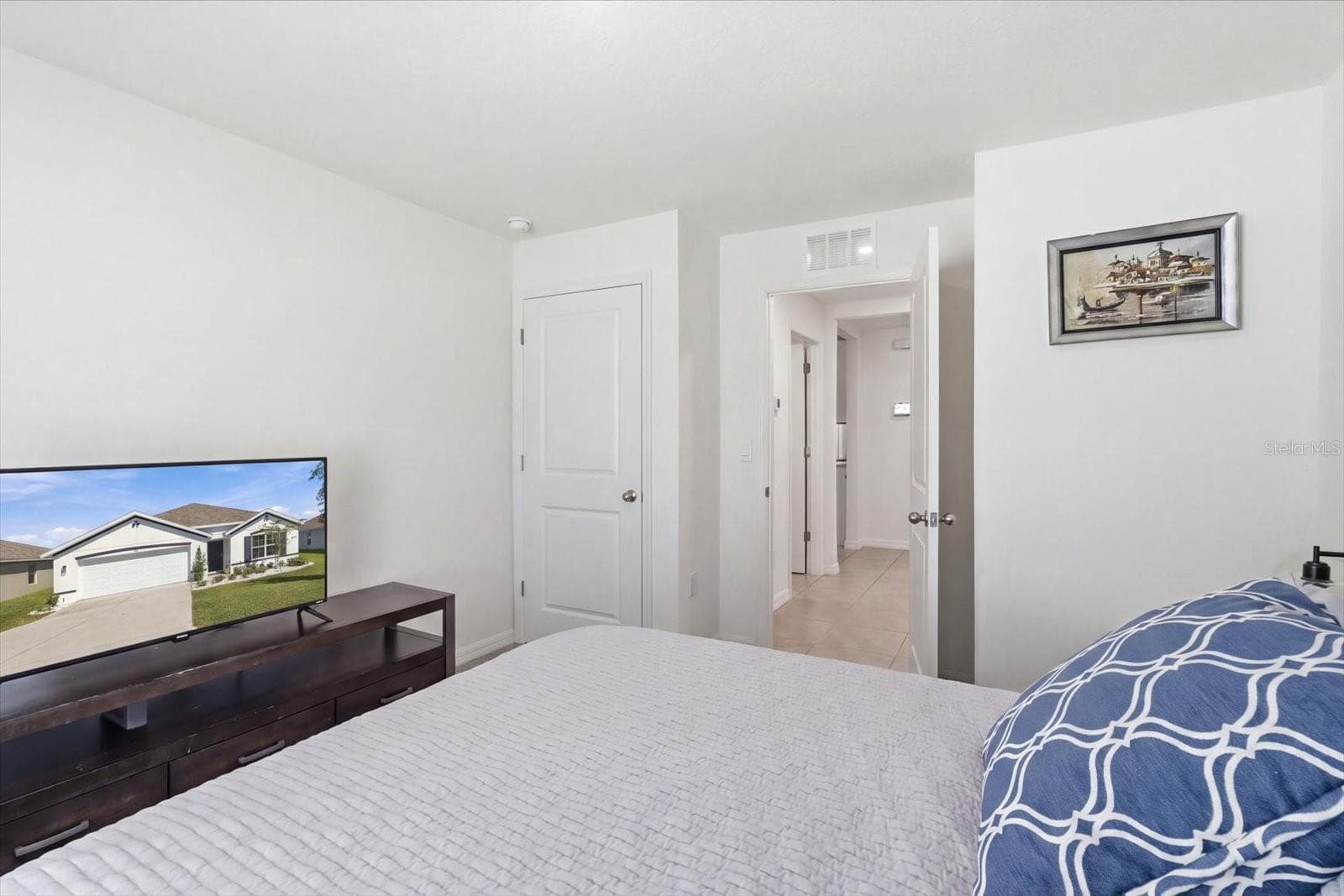 Single Family Residence at 315 W FAIRWAYS VIEW DR, BEVERLY HILLS, photo 24 of 49