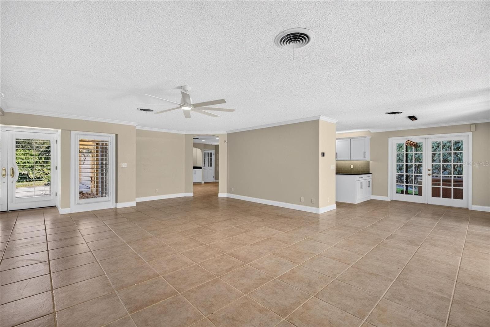Single Family Residence at 30 BOSARVEY CIR, ORMOND BEACH, photo 8 of 86
