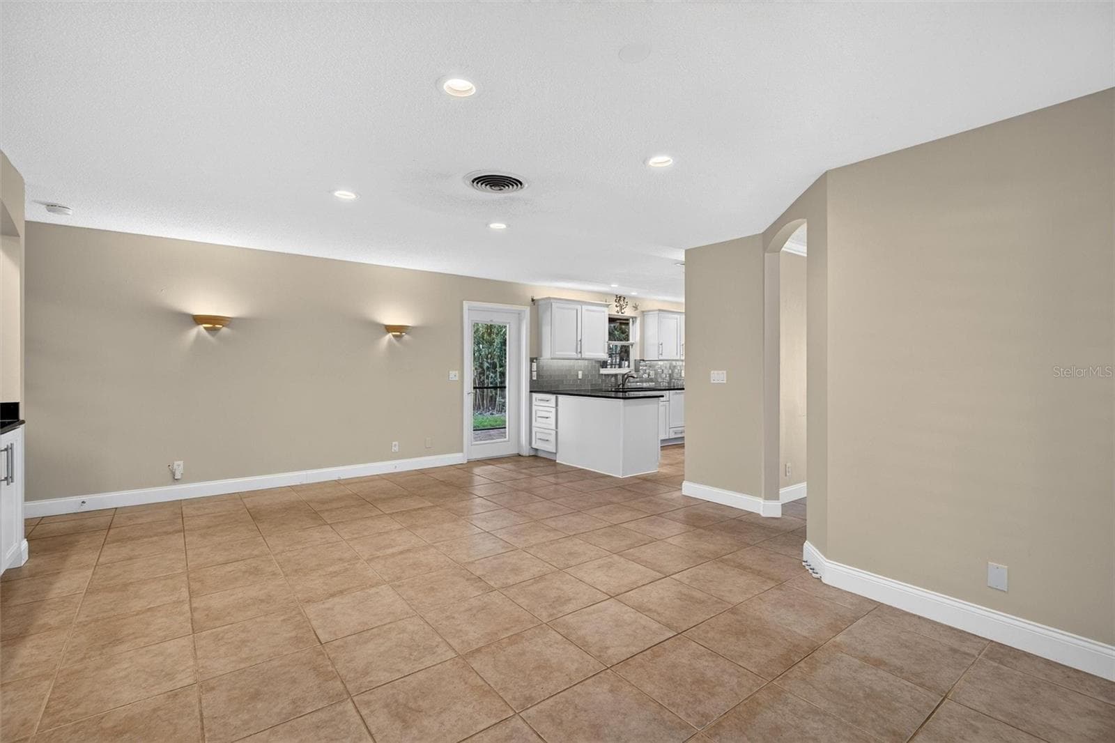 Single Family Residence at 30 BOSARVEY CIR, ORMOND BEACH, photo 12 of 86