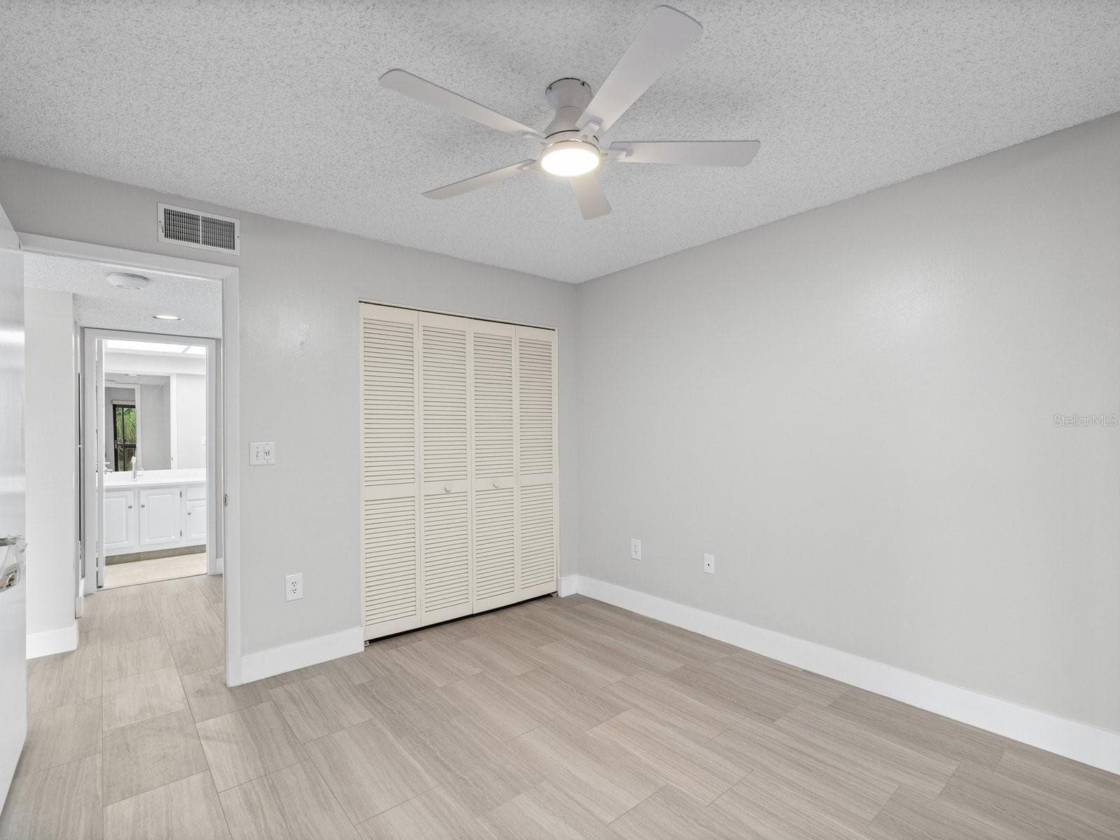 Guest bedroom with hall to guest bath and laundry room - 2593 COUNTRYSIDE BLVD #7304, CLEARWATER