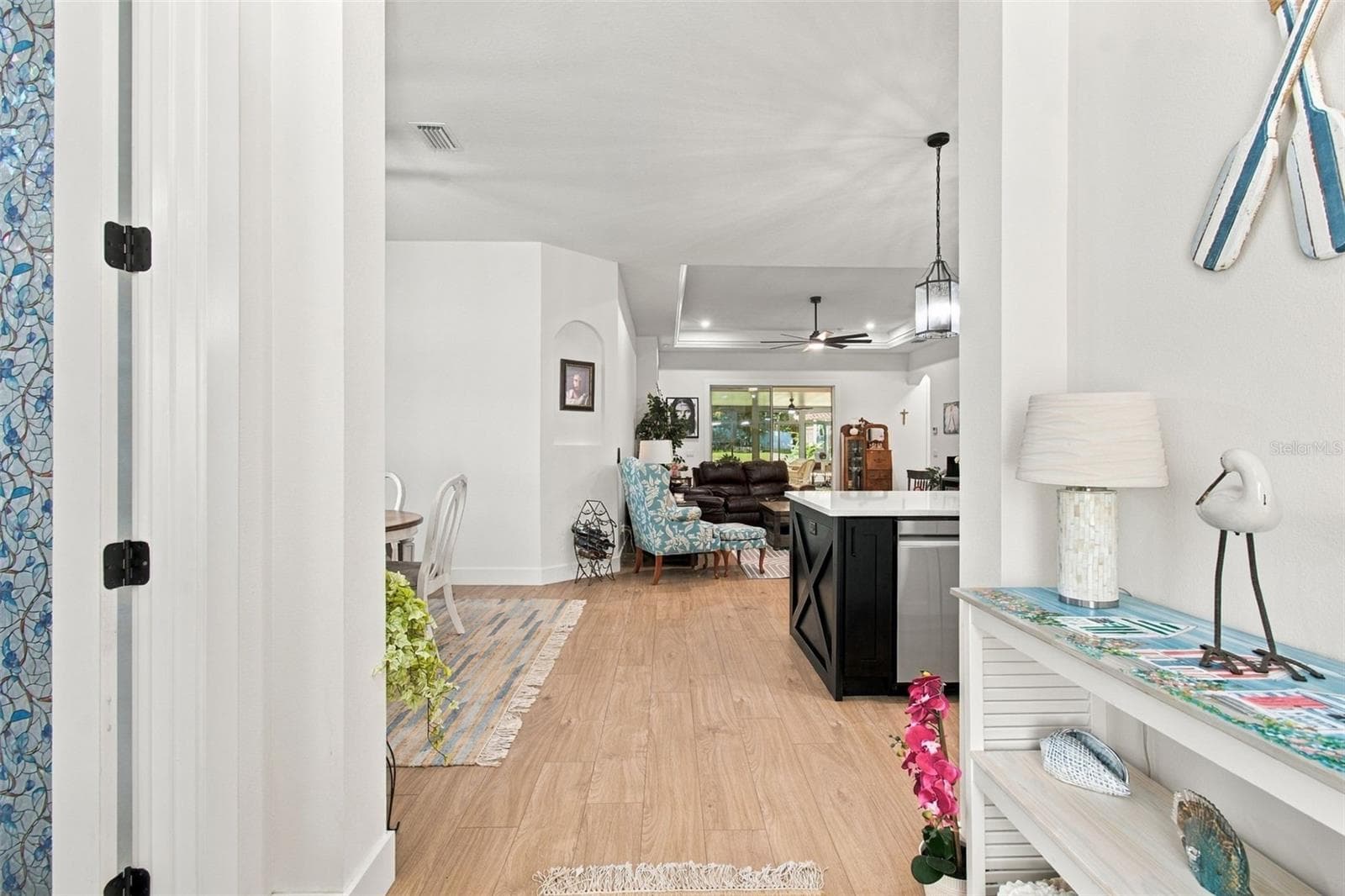 Entryeay - 9909 PINE LEAF LN, DADE CITY