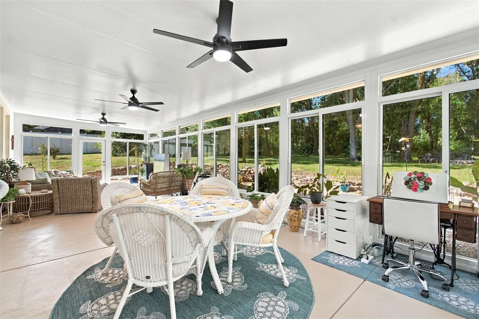 florida Room - 9909 PINE LEAF LN, DADE CITY