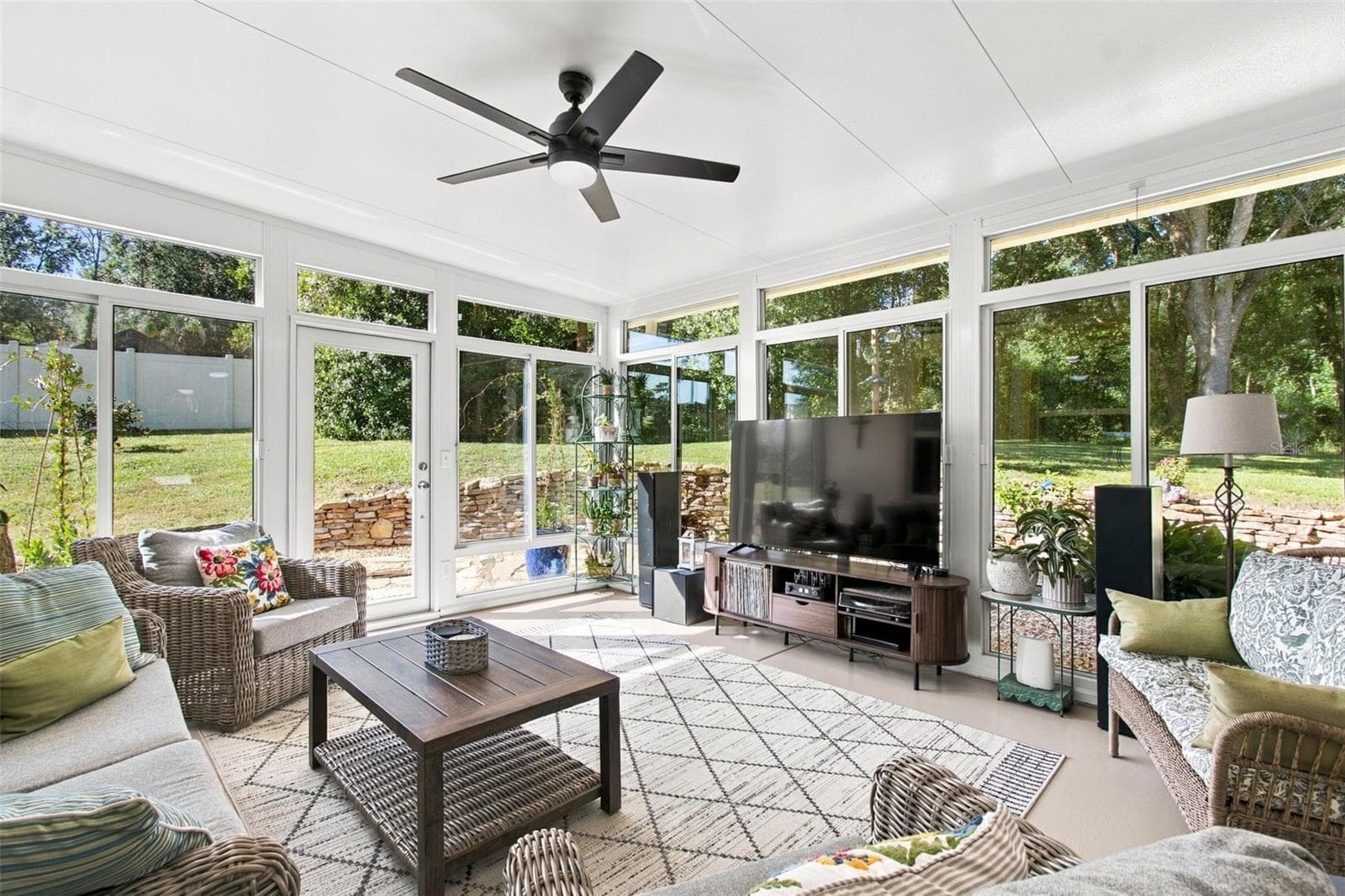 Florida Room - 9909 PINE LEAF LN, DADE CITY