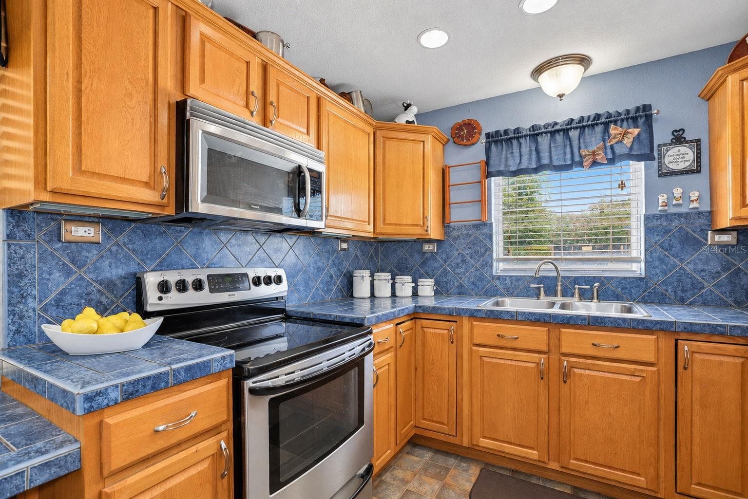 Single Family Residence at 4201 NARVAREZ WAY S, ST PETERSBURG, photo 17 of 50