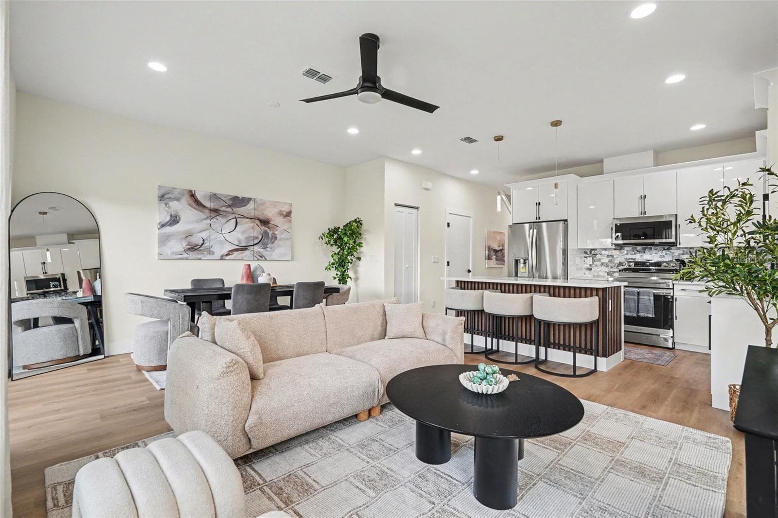 Townhouse at 3612 N GARRISON ST, TAMPA, photo 4 of 20