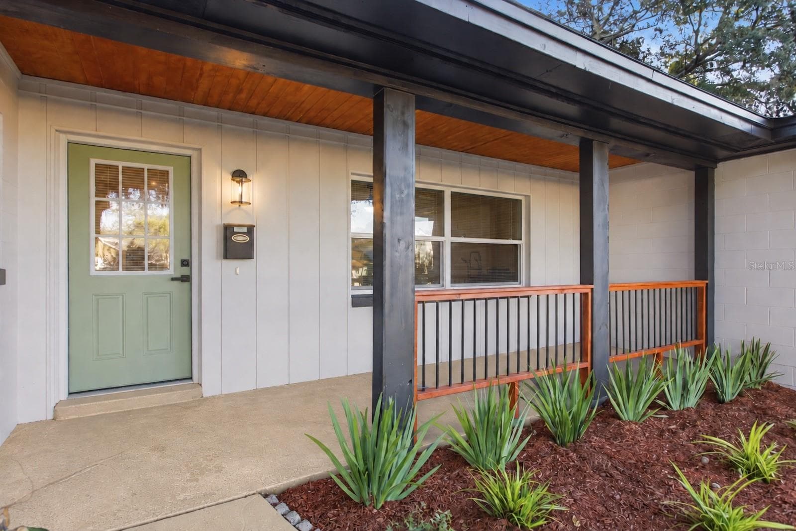 Single Family Residence at 3023 ROCKINGHAM CIR, ORLANDO, photo 2 of 35