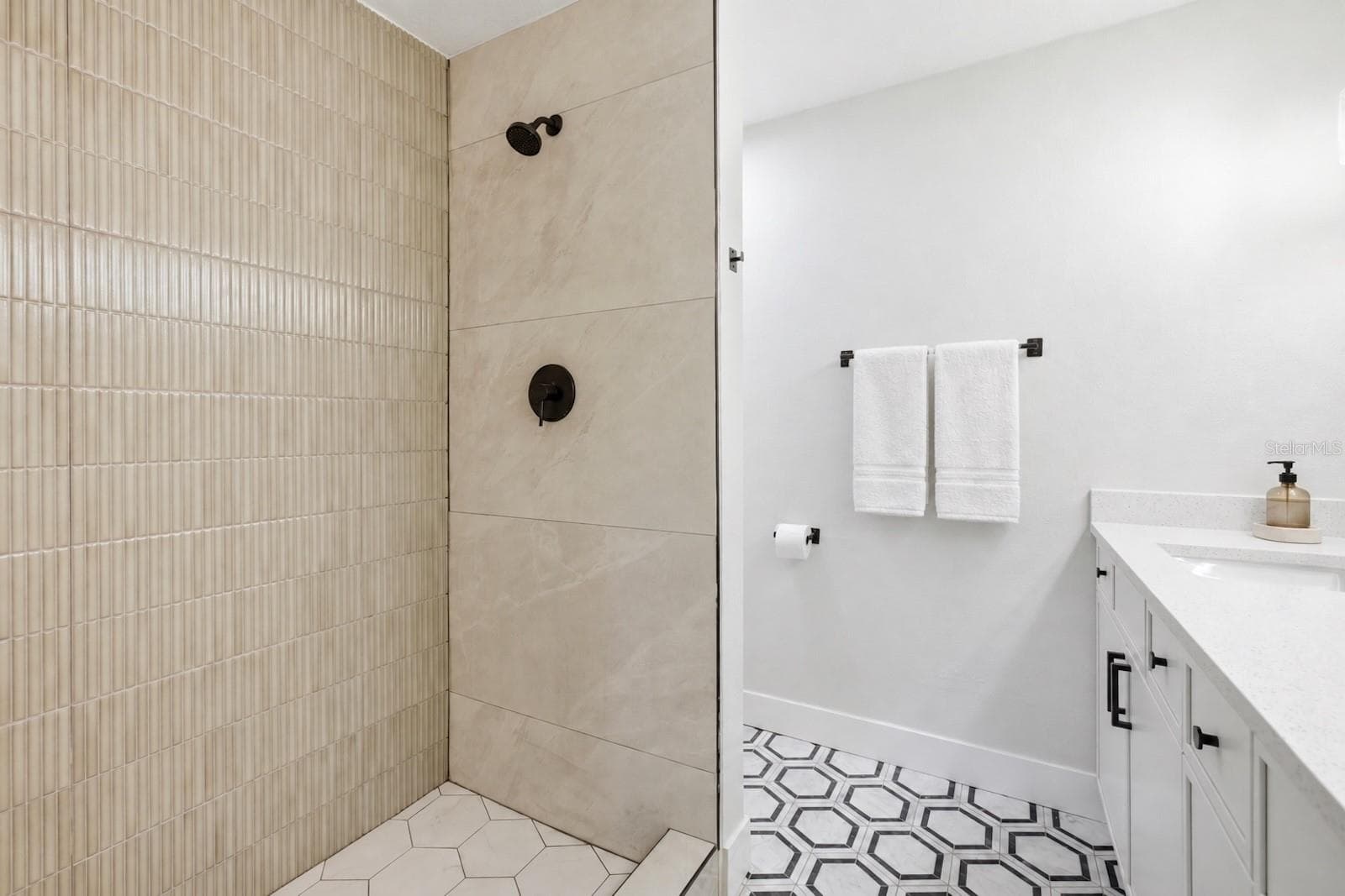 Primary bathroom 2 - 3023 ROCKINGHAM CIR, ORLANDO