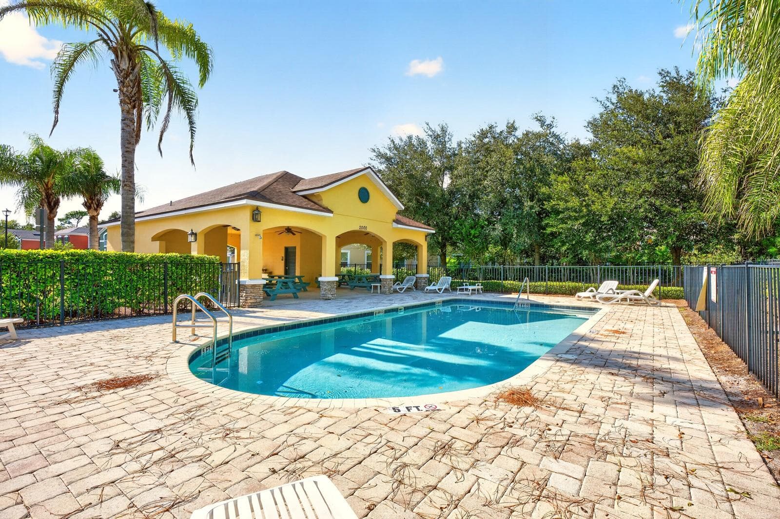 Whether you’re relaxing on the screened porch, enjoying the NEARBY COMMUNITY POOL or heading out to explore Lake Mary and Sanford, this townhome makes it easy to enjoy the best of CENTRAL FLORIDA LIVING. - 2109 VICTORIA GLEN DR, SANFORD
