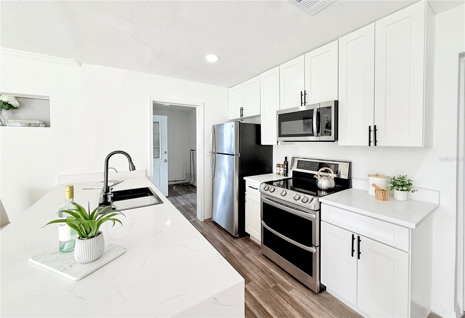 Single Family Residence at 114 4TH ST NW, RUSKIN, photo 8 of 28