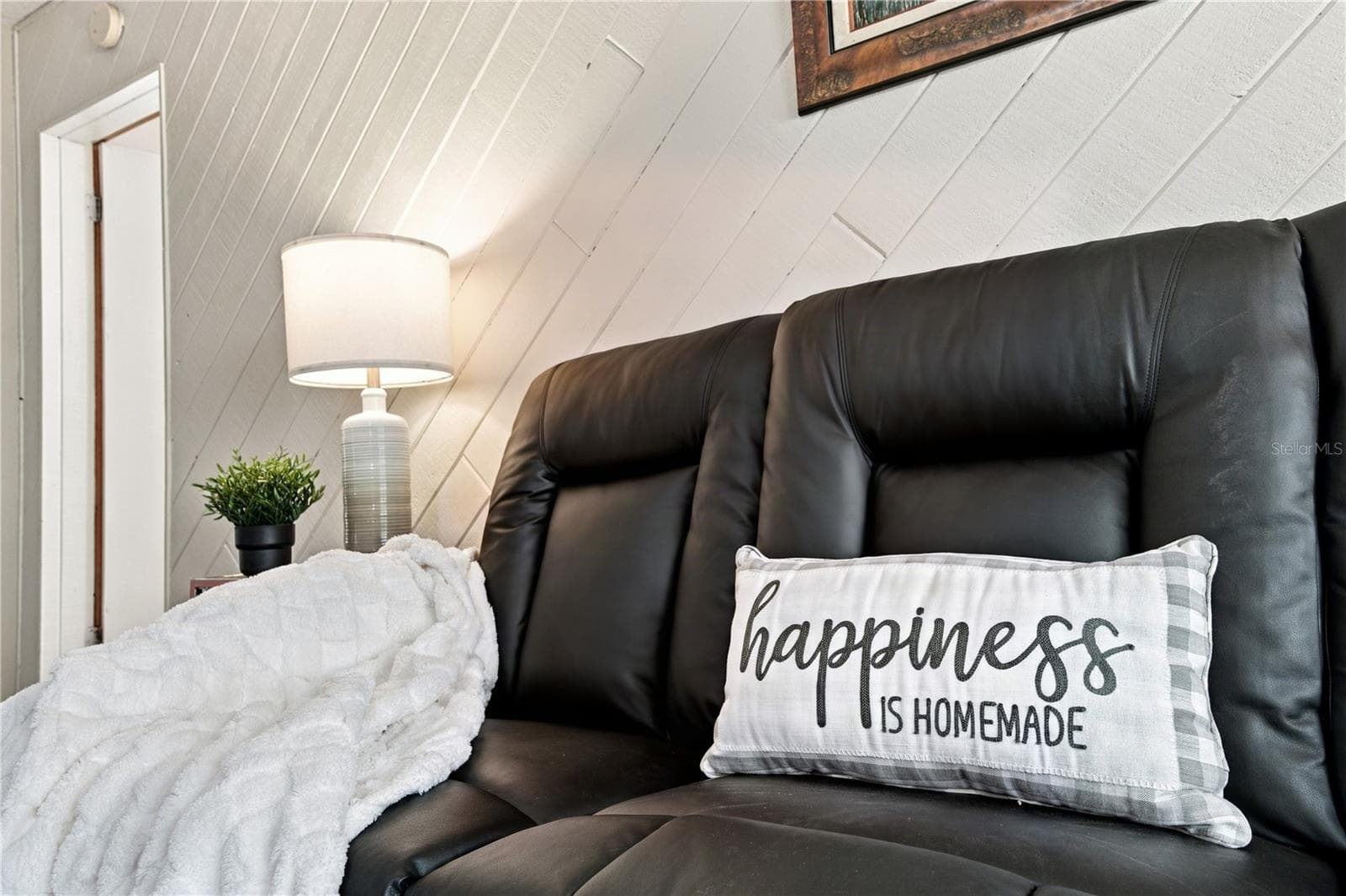 54. Such a Warm Cozy Home.. the Colors Truly Accentuate Warmth.. - 112 PEACOCK CIR, SAFETY HARBOR