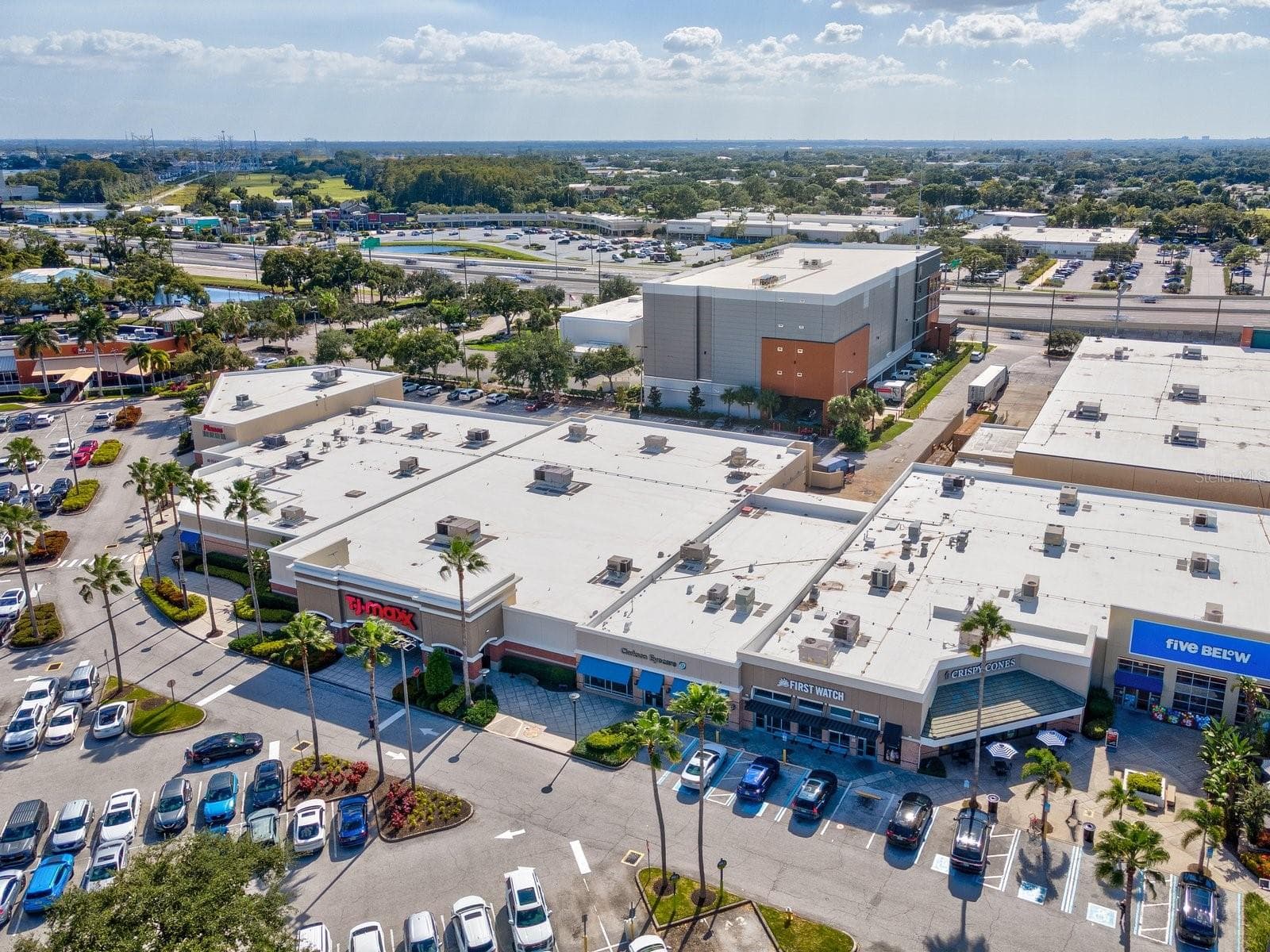 Restaurants and Home Goods stores a quick stroll away - 2593 COUNTRYSIDE BLVD #7304, CLEARWATER