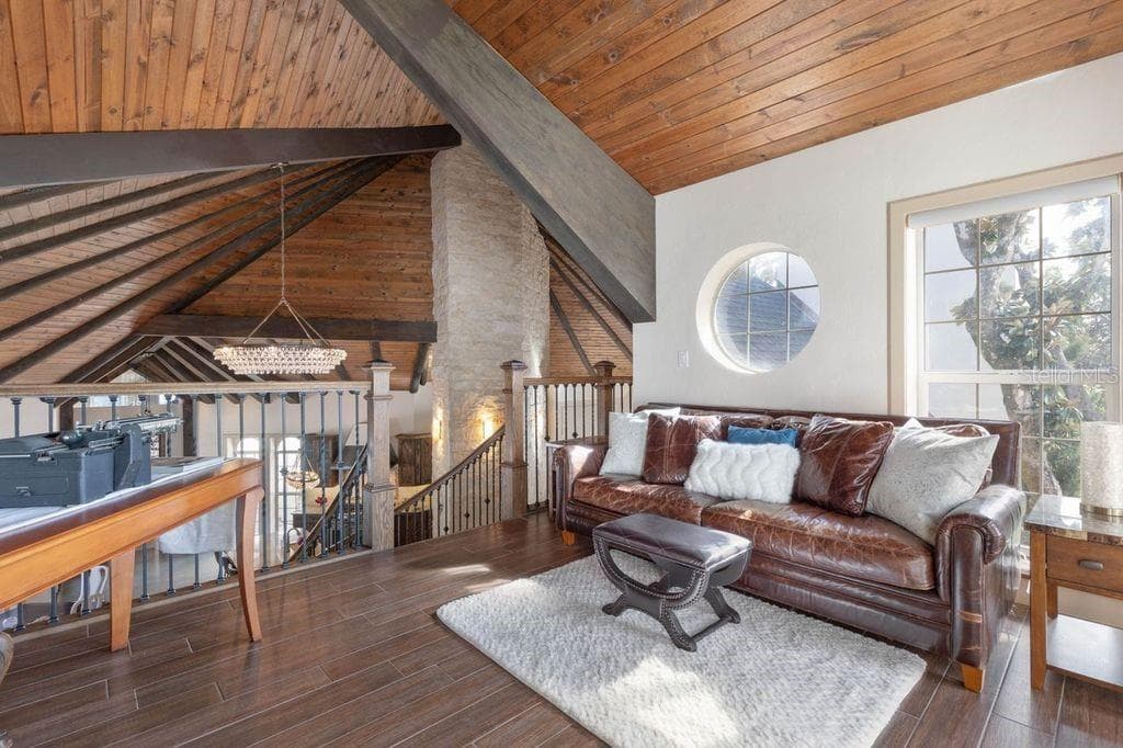Upper loft study - 2627 JOHN ANDERSON DR, ORMOND BEACH